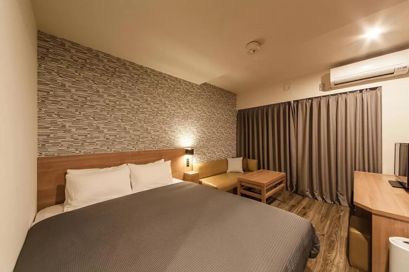 Standard Double Room with Balcony - North Wing in Sakura Terrace The Gallery Standard Double Room with Balcony - North Wing in Sakura Terrace The Gallery