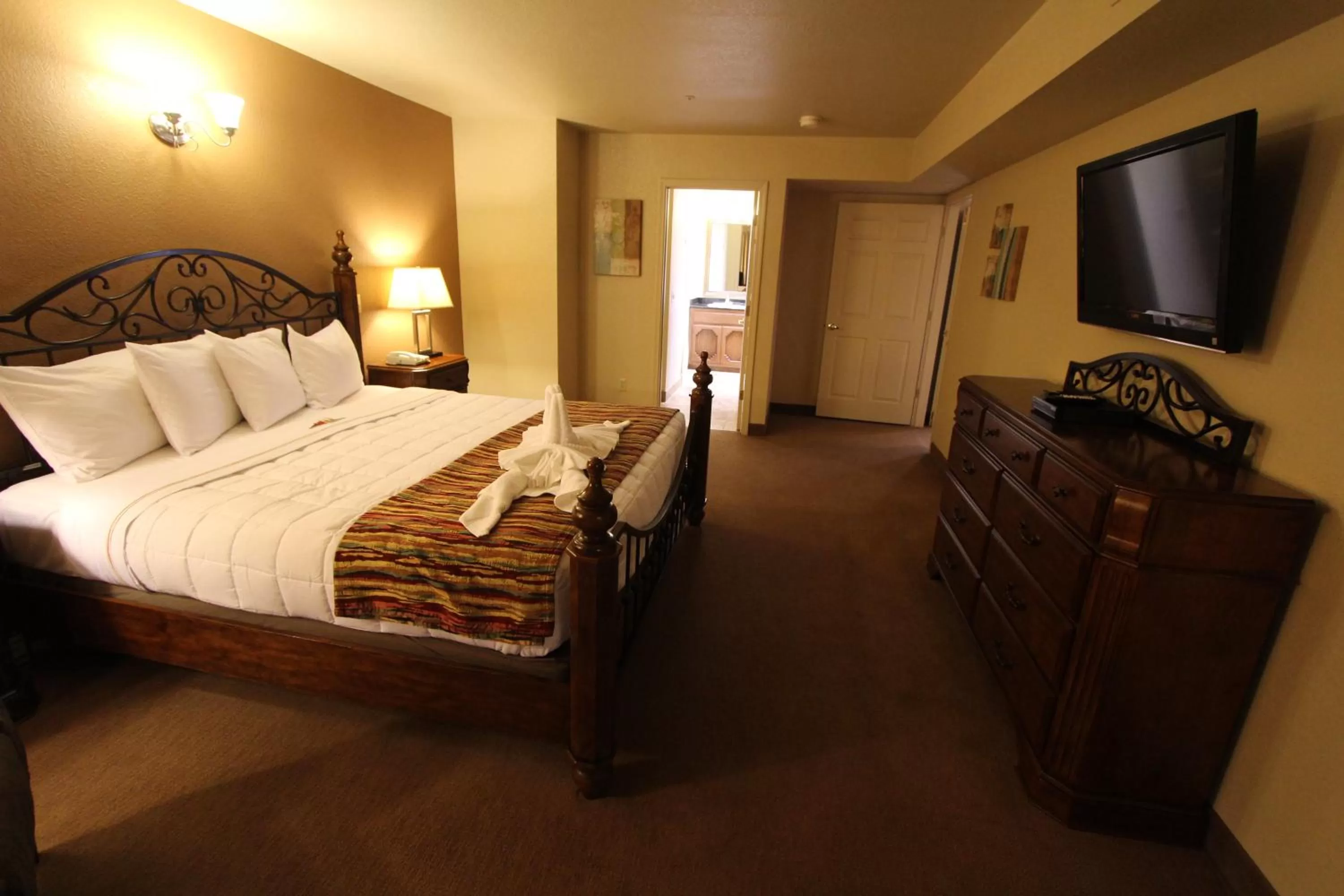 Photo of the whole room, Bed in Sedona Springs Resort