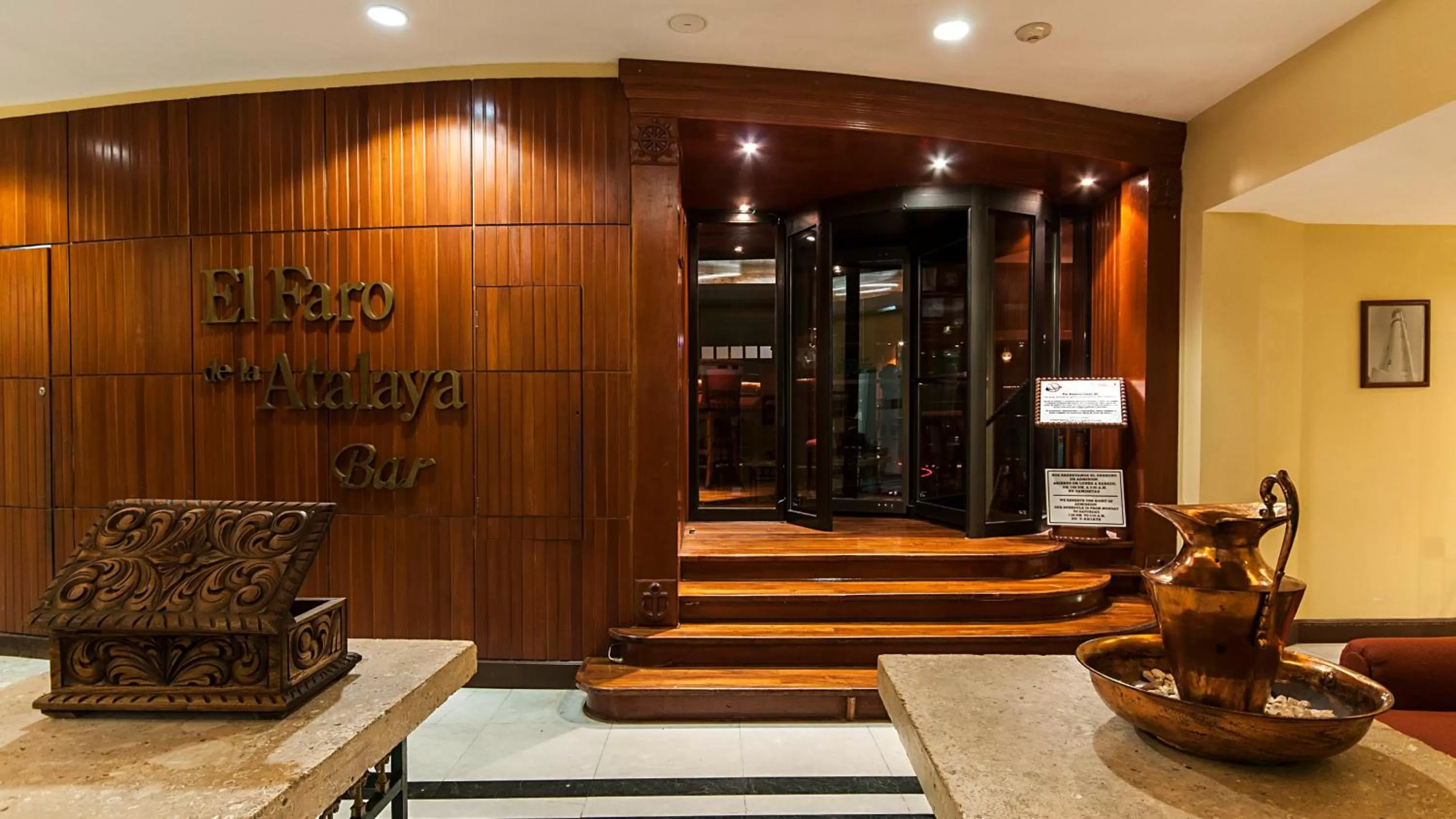 Lounge or bar in Holiday Inn Ciudad Del Carmen by IHG