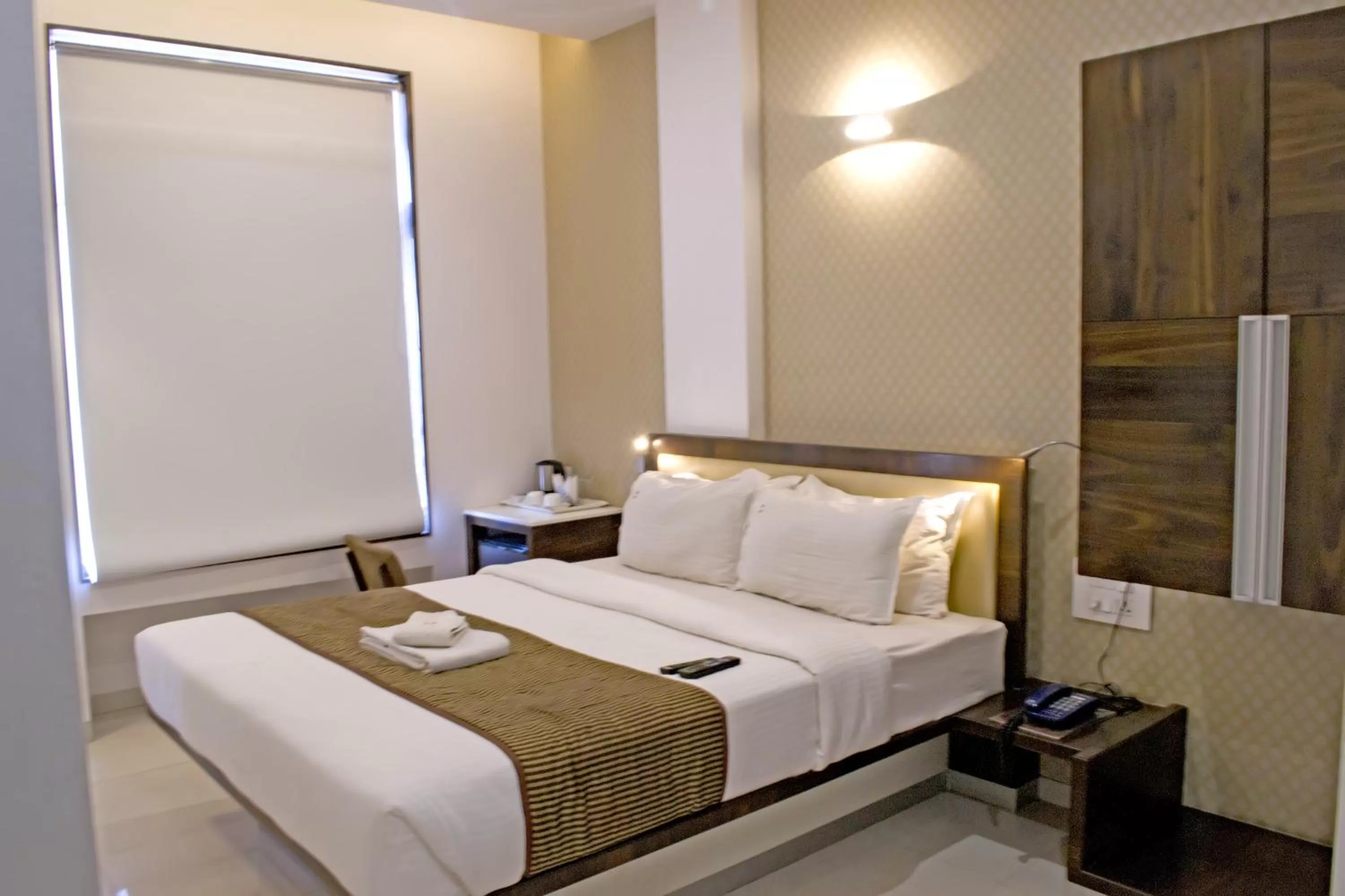 Bedroom, Bed in Hotel SRI SRI EXECUTIVE KOLHAPUR NEAR MAHALAXMI TEMPLE