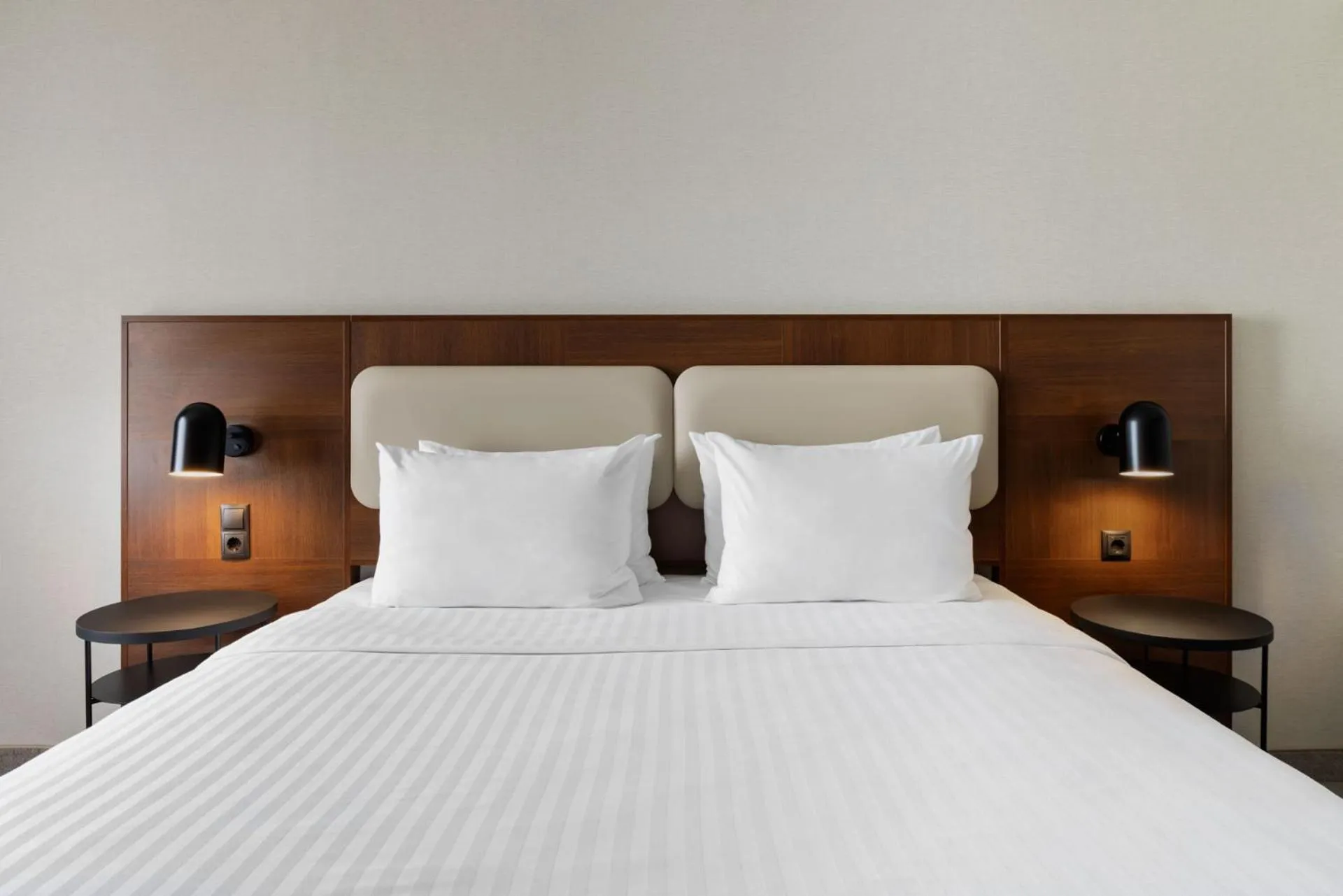 Photo of the whole room, Bed in Courtyard by Marriott Munich City East