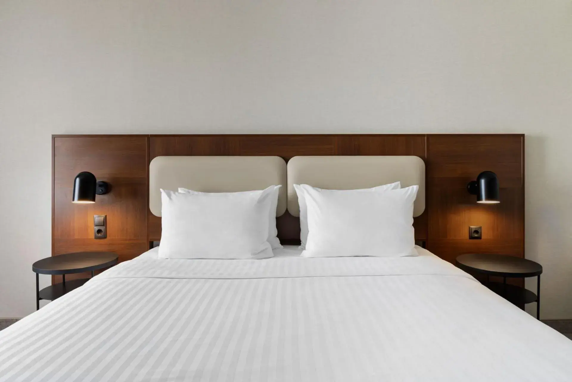 Superior King Room, Guest room, 1 King, Courtyard view in Courtyard by Marriott Munich City East Superior King Room, Guest room, 1 King, Courtyard view in Courtyard by Marriott Munich City East