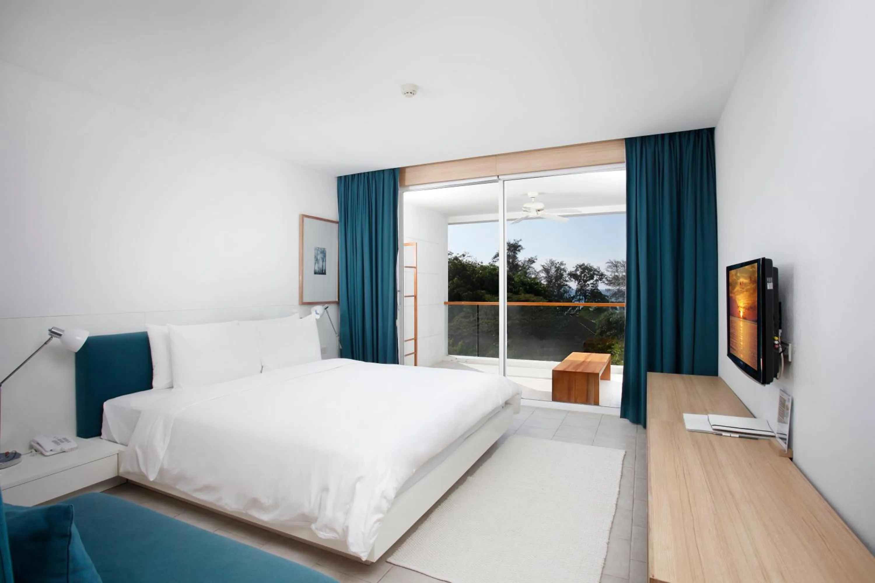 Photo of the whole room, Bed in Nap Patong