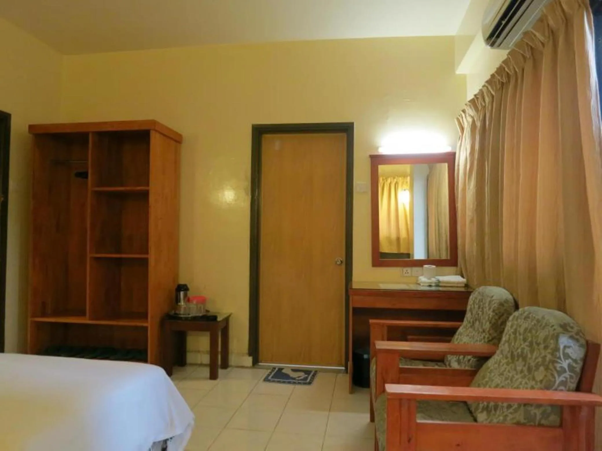 Seating area, Bed in Nan Yeang Hotel Petaling Street