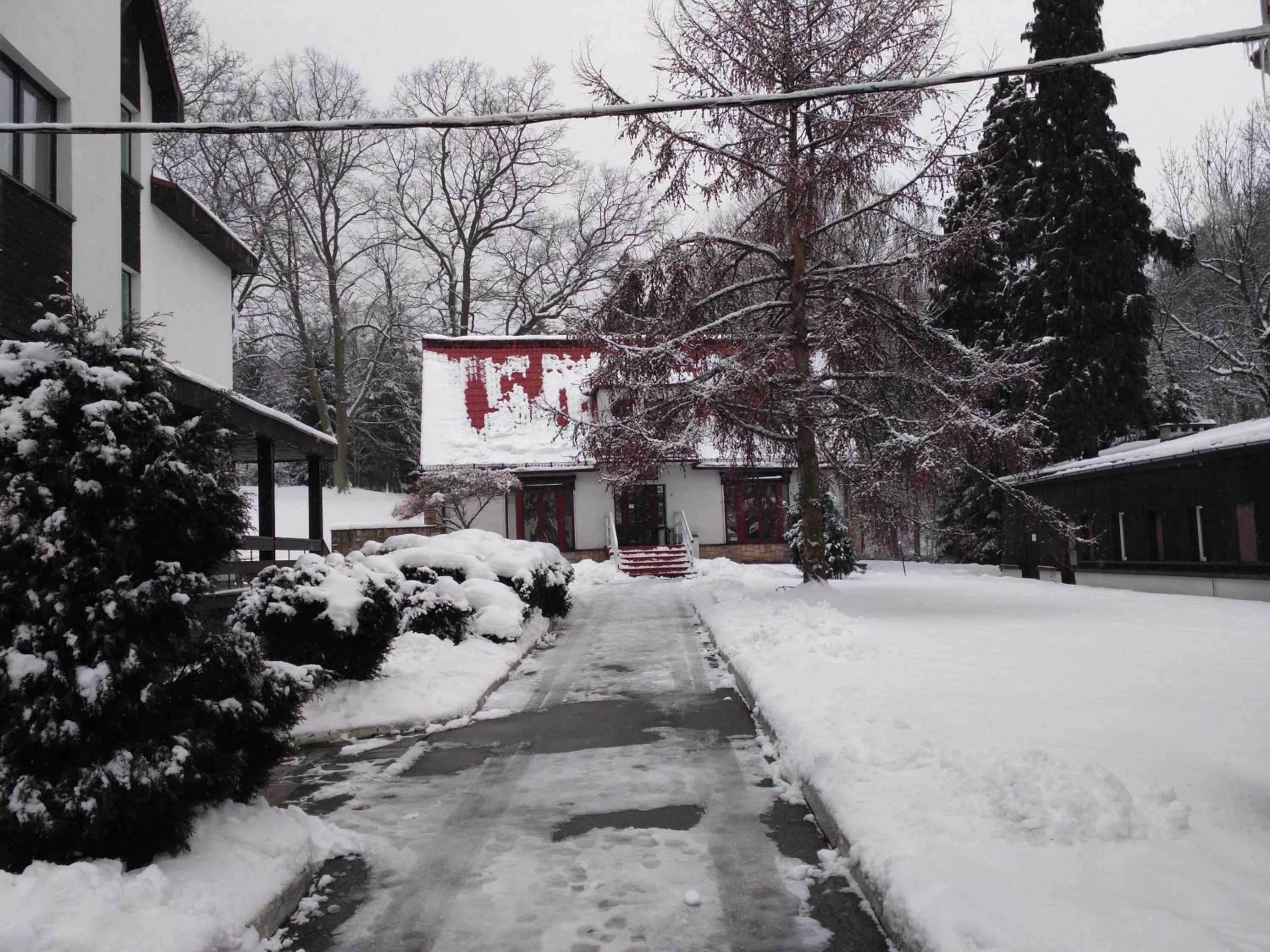 Facade/entrance in OWR Relax - Hostel położony blisko atrakcji turystycznych