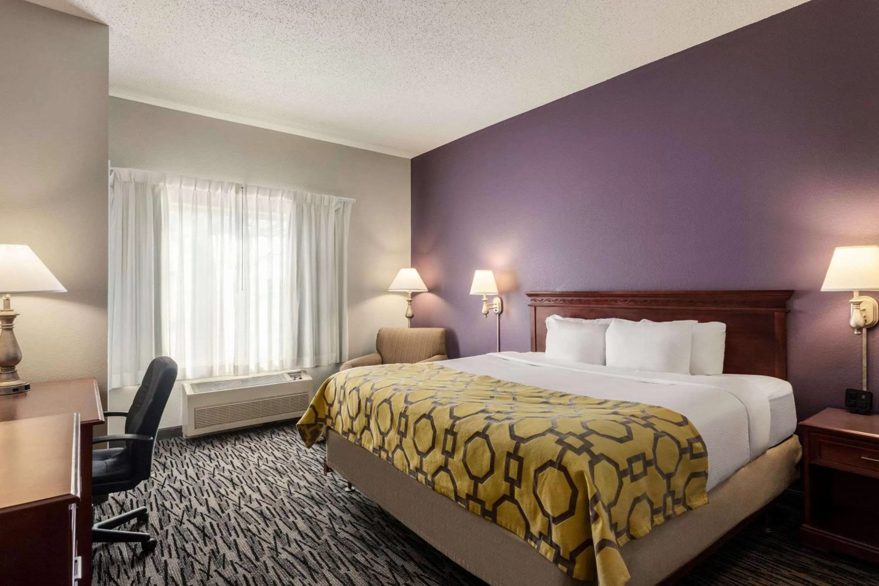 Photo of the whole room, Bed in Baymont by Wyndham Springfield I-44
