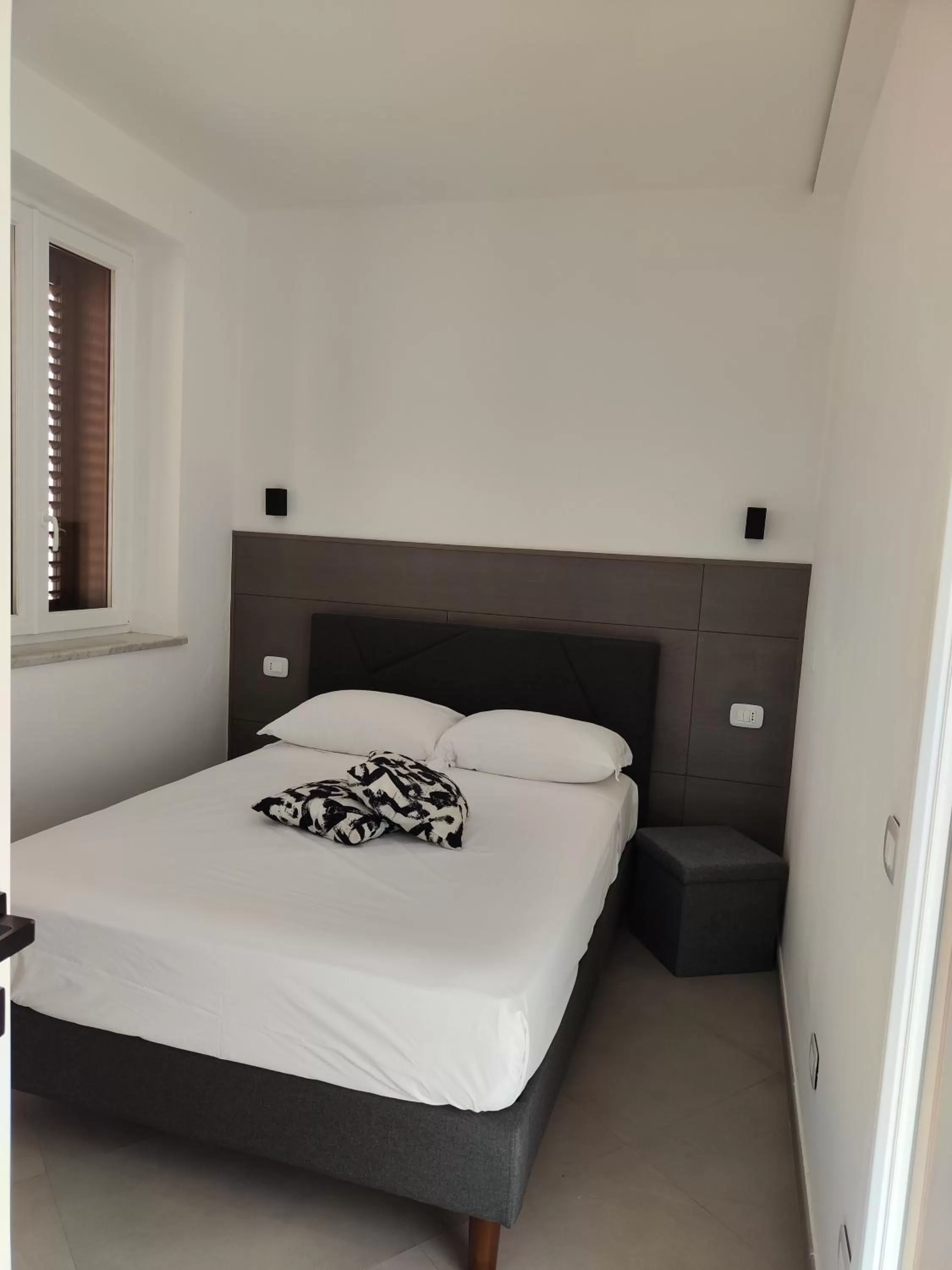 Photo of the whole room, Bed in San Francesco Rooms and Apartment with Terrace in Palermo Locazione Turistica