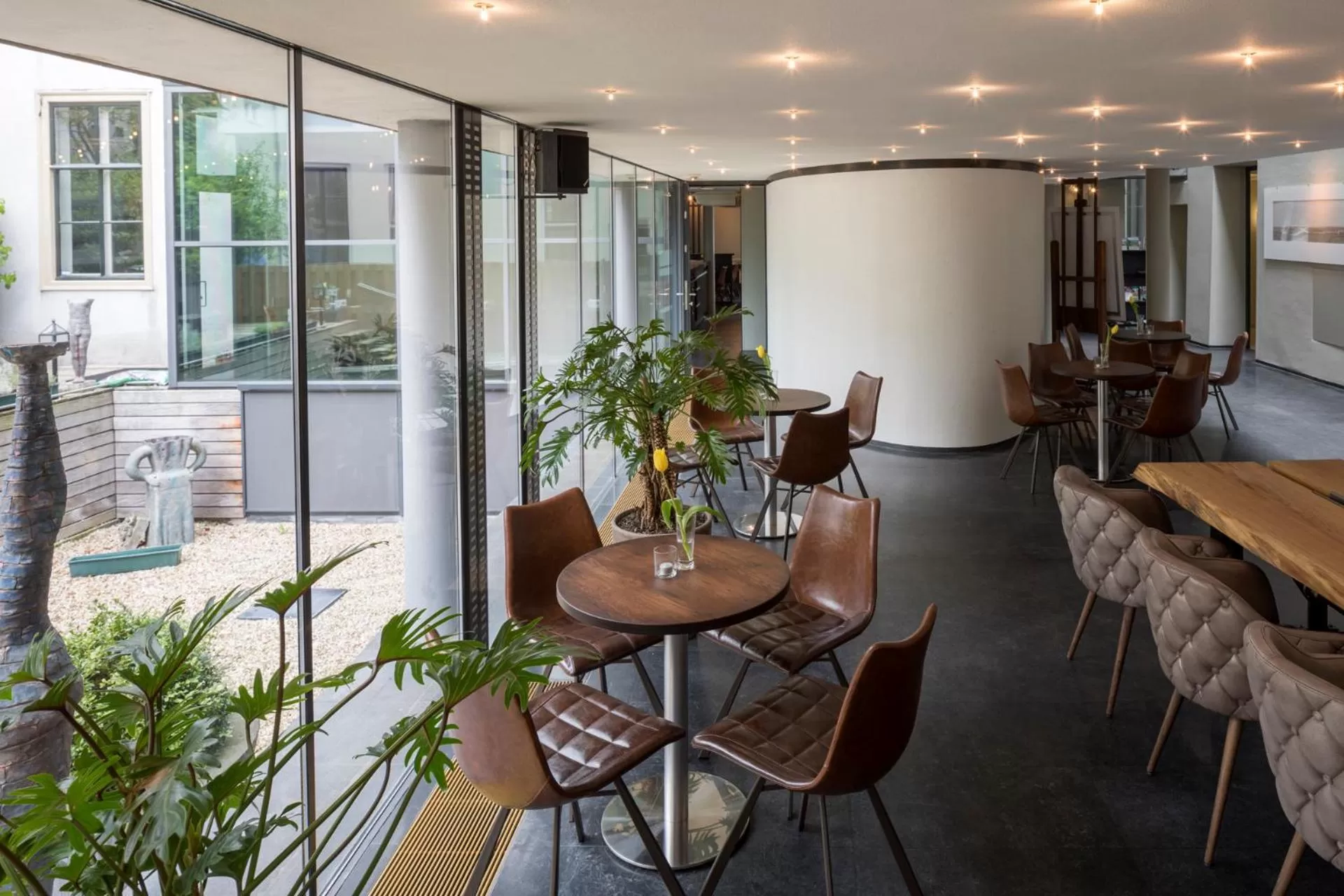 Communal lounge/ TV room in Hampshire Hotel - 's Gravenhof Zutphen