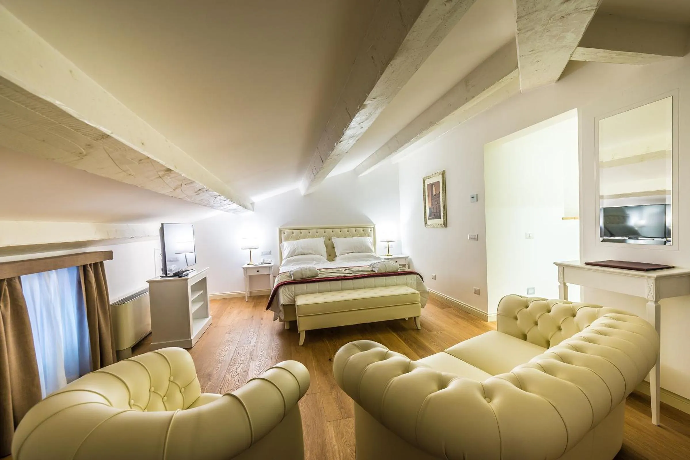 Bed in Relais Paradiso Resort & Spa