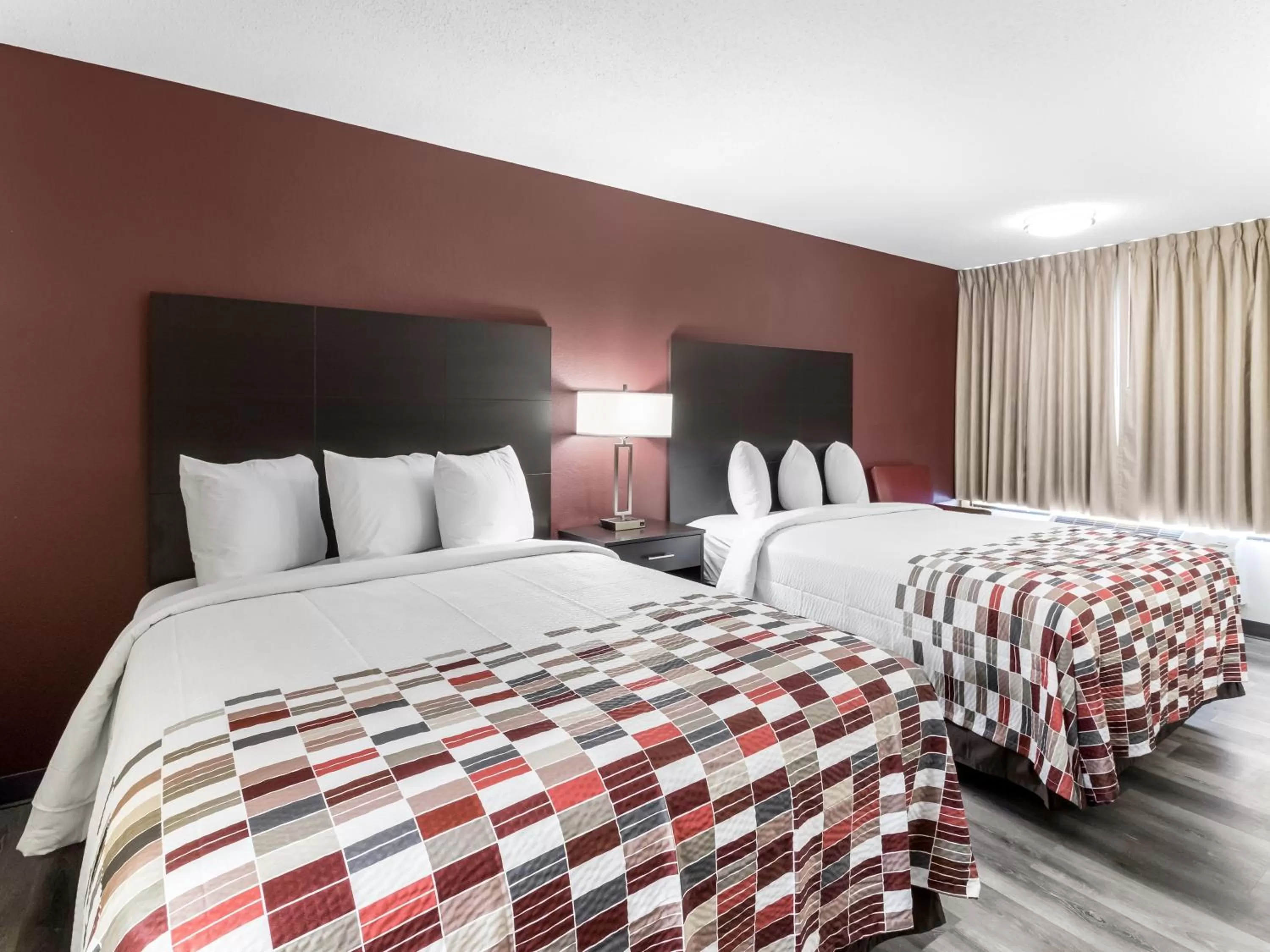 Photo of the whole room, Bed in Red Roof Inn Dandridge