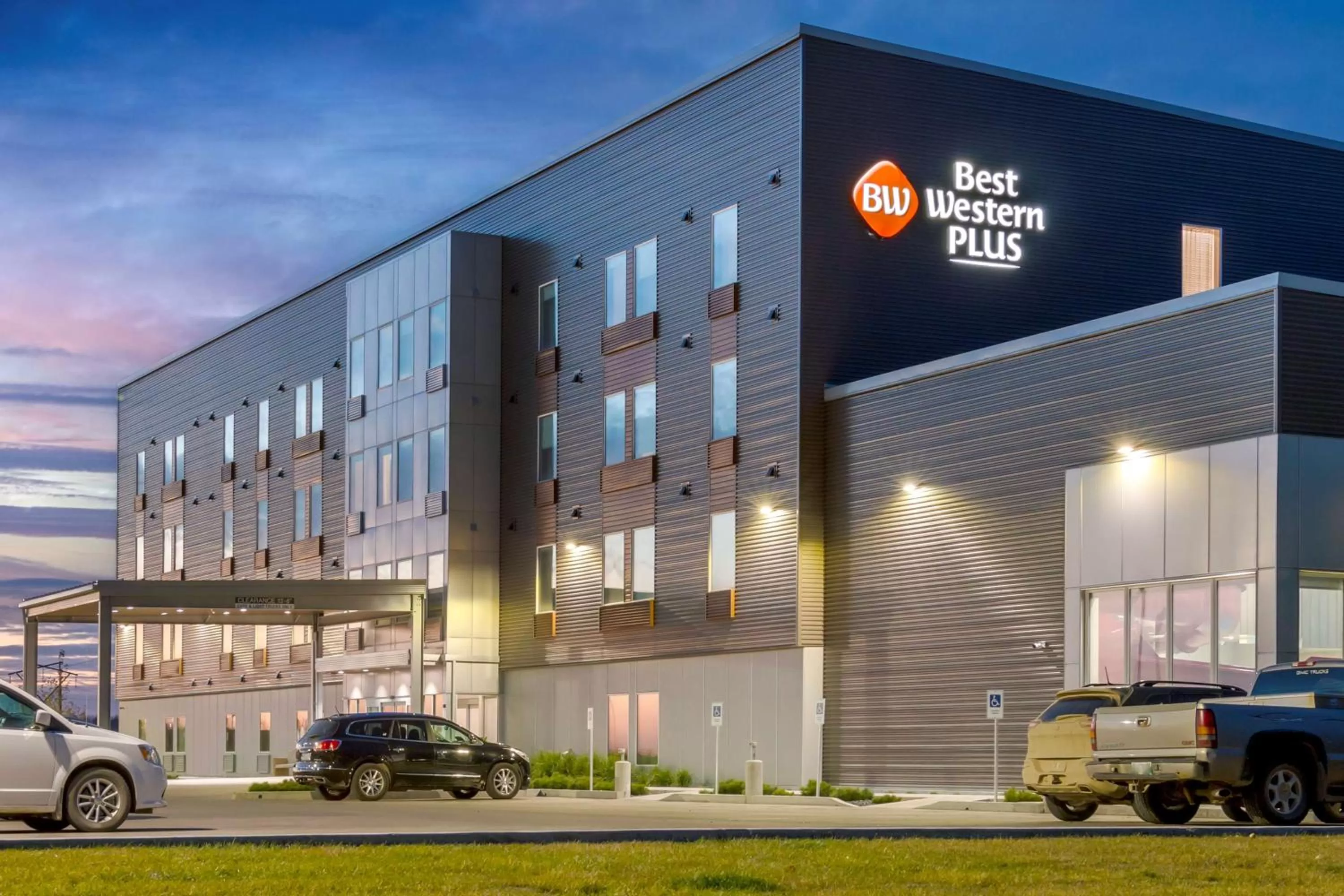 Property building in Best Western Plus Dauphin