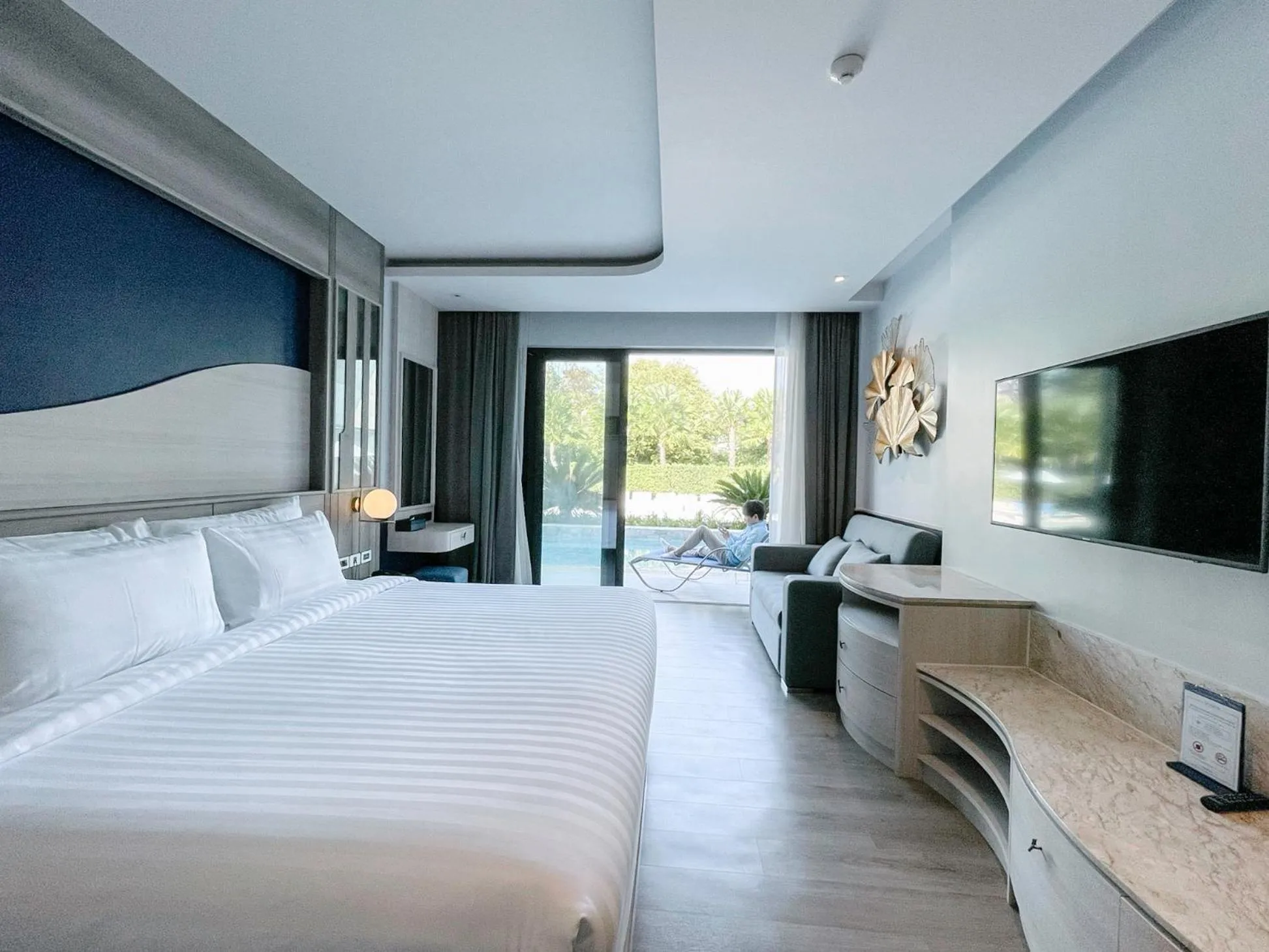 Balcony/Terrace, Bed in Seabed Grand Hotel Phuket - SHA Extra Plus