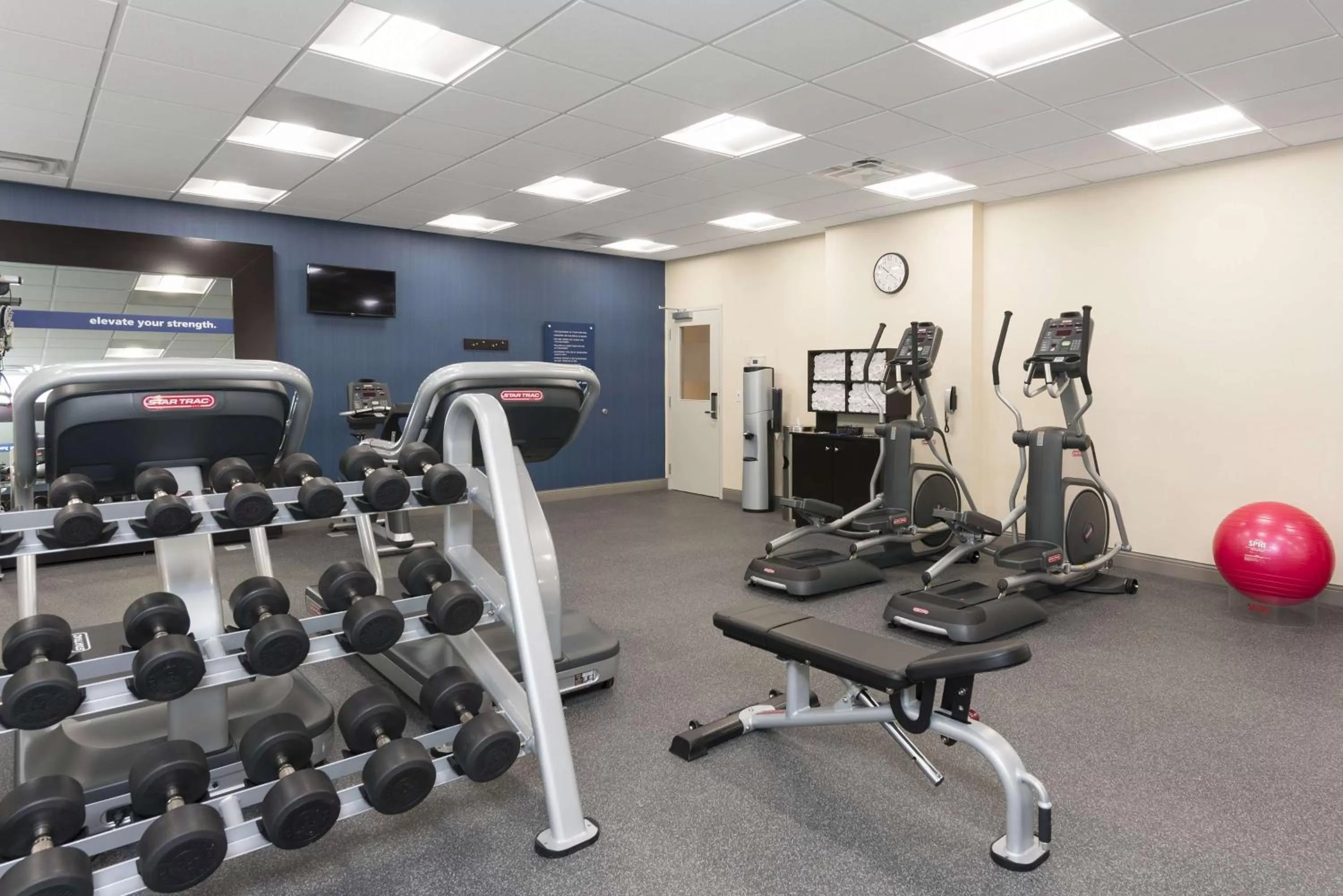 Fitness centre/facilities in Hampton Inn & Suites by Hilton Chicago Schaumburg IL