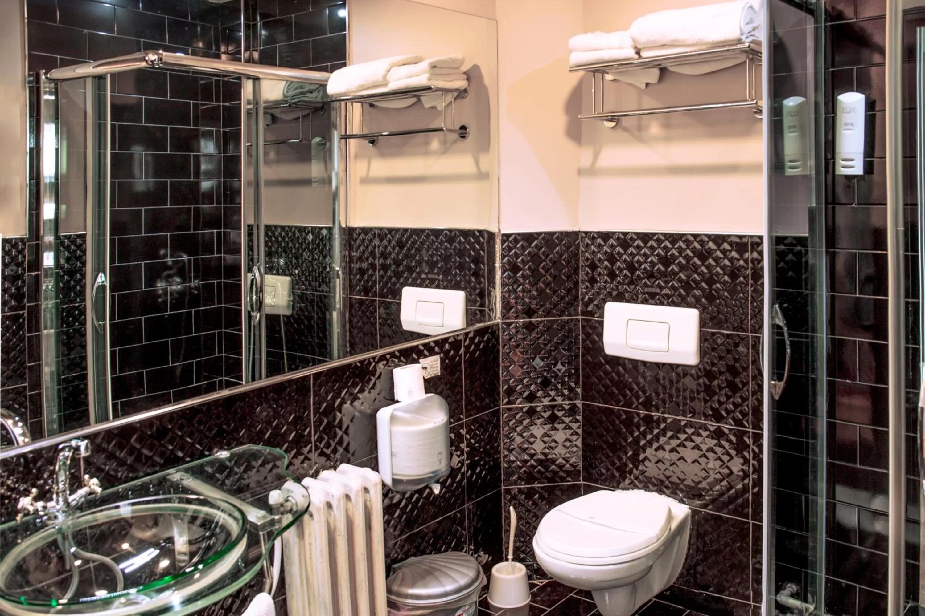 Shower in Hotel Super 8