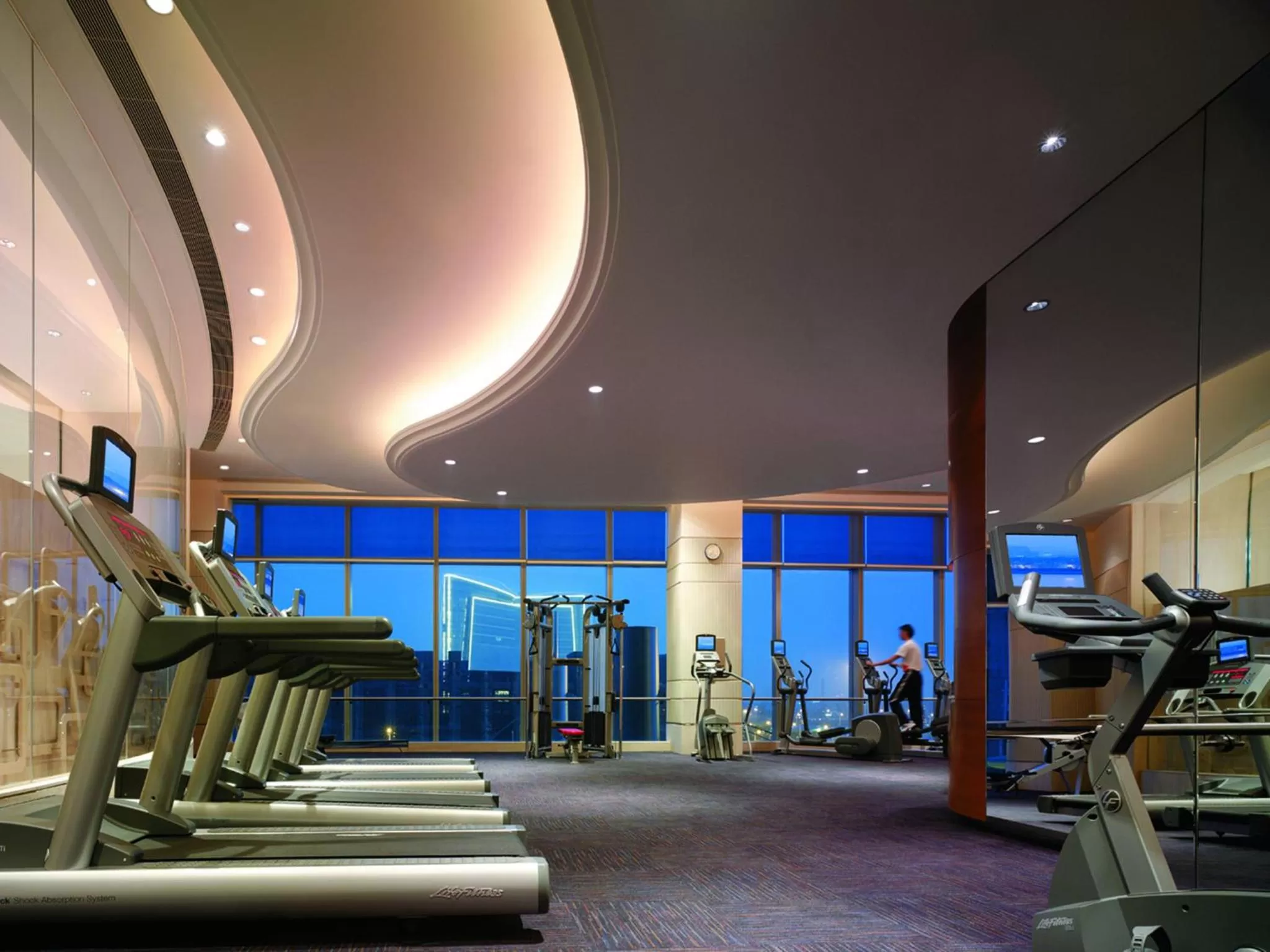 Fitness centre/facilities in Shangri-La Guangzhou