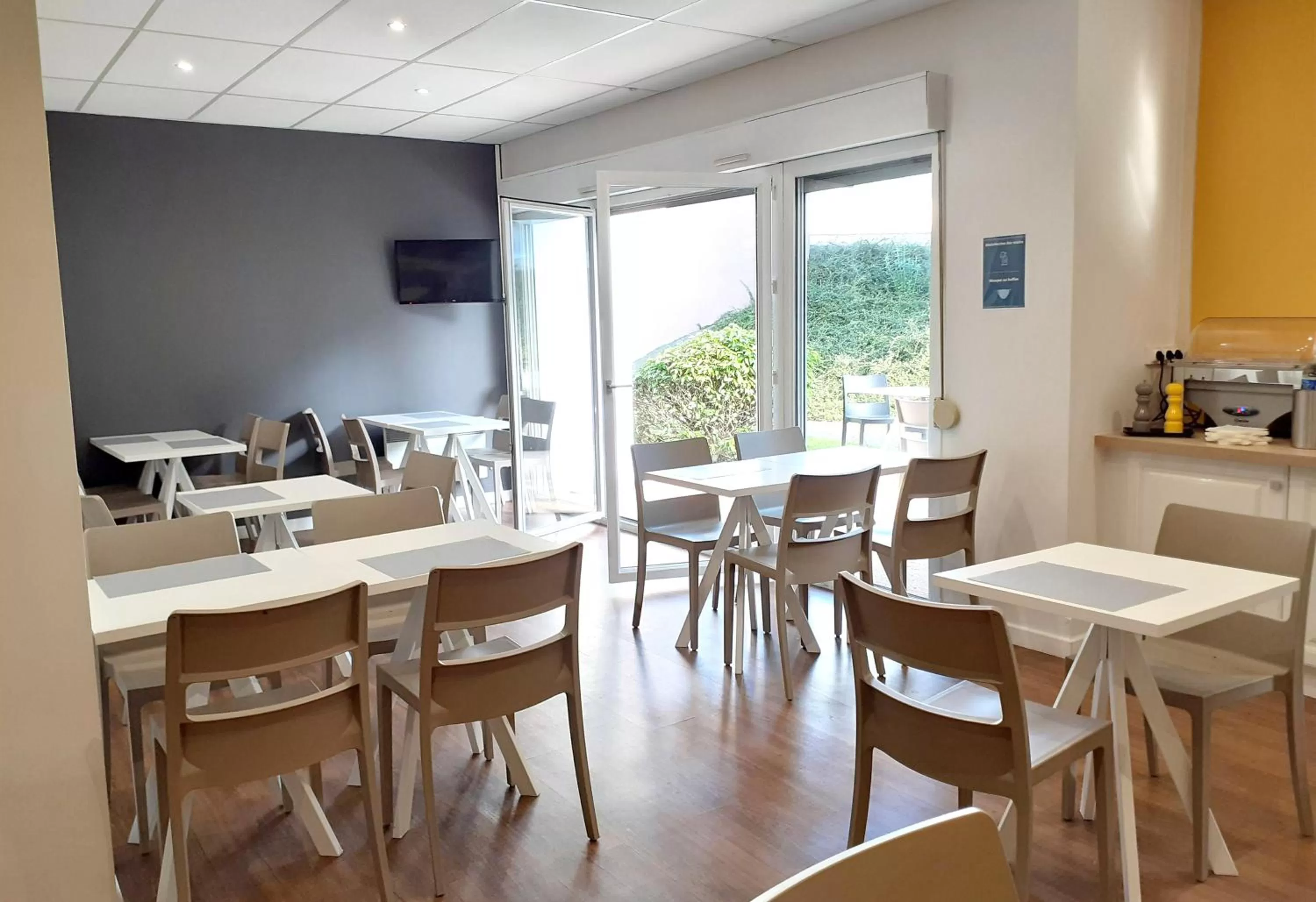 Breakfast in Comfort Aparthotel Le Mans