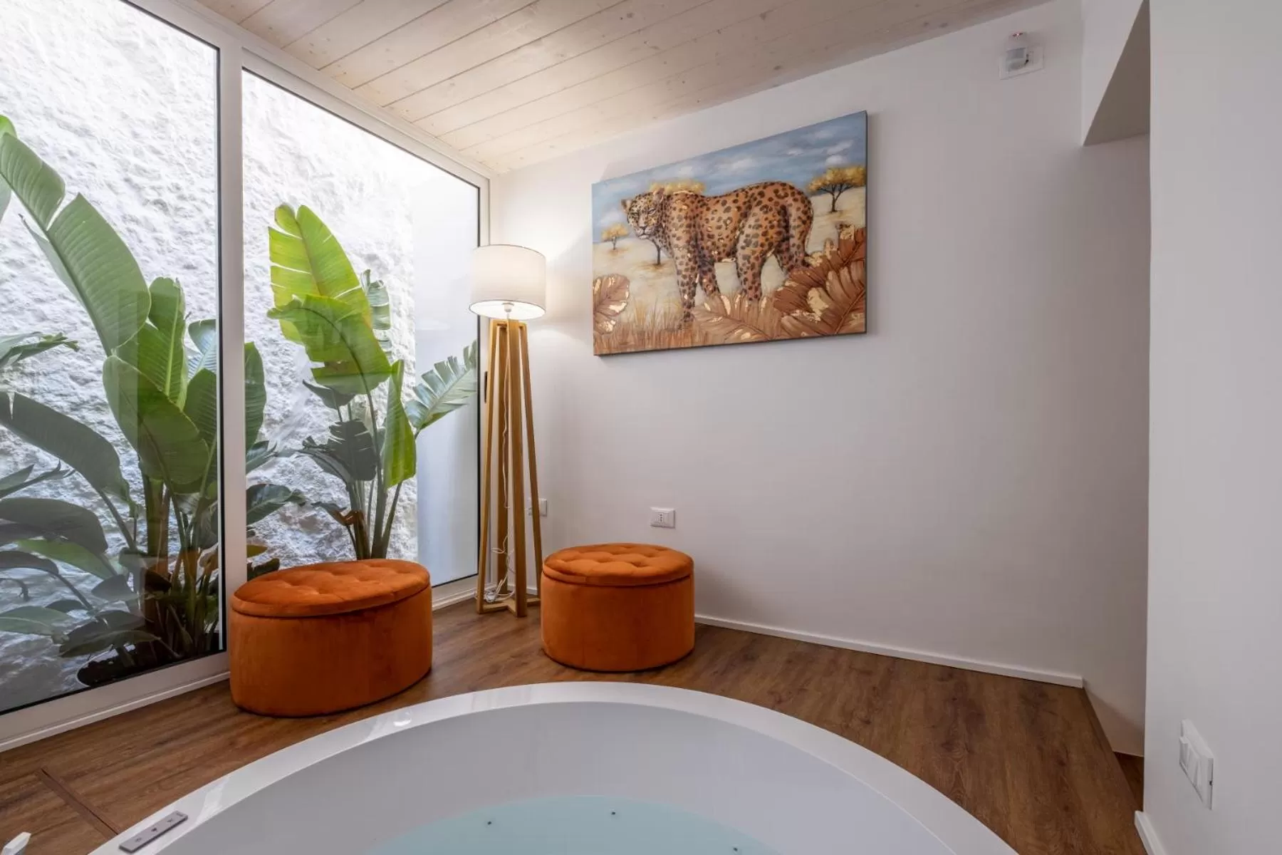 Hot Tub in La Bella Ostuni Suites