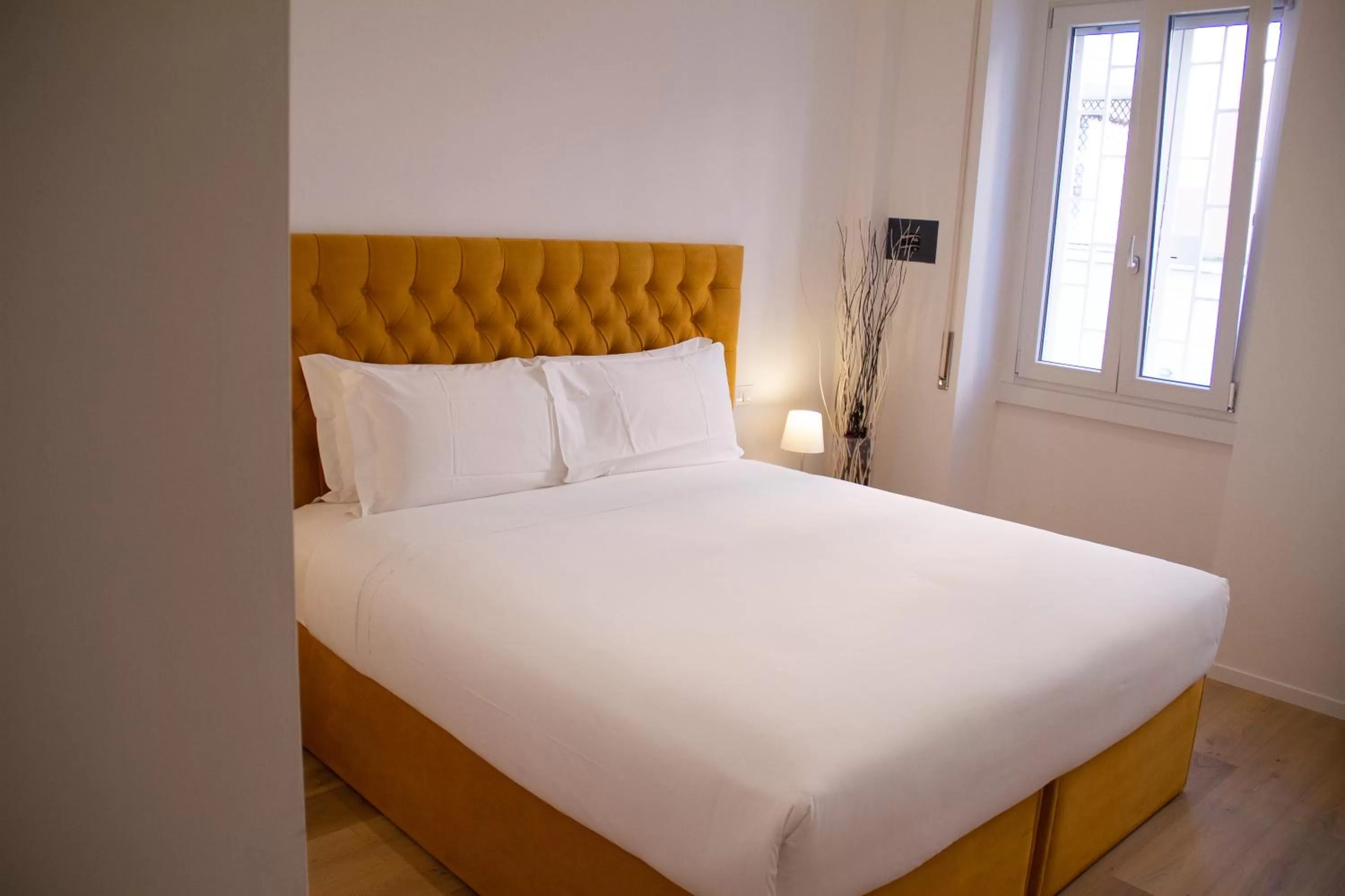 Photo of the whole room, Bed in Michelangelo Vatican Rooms