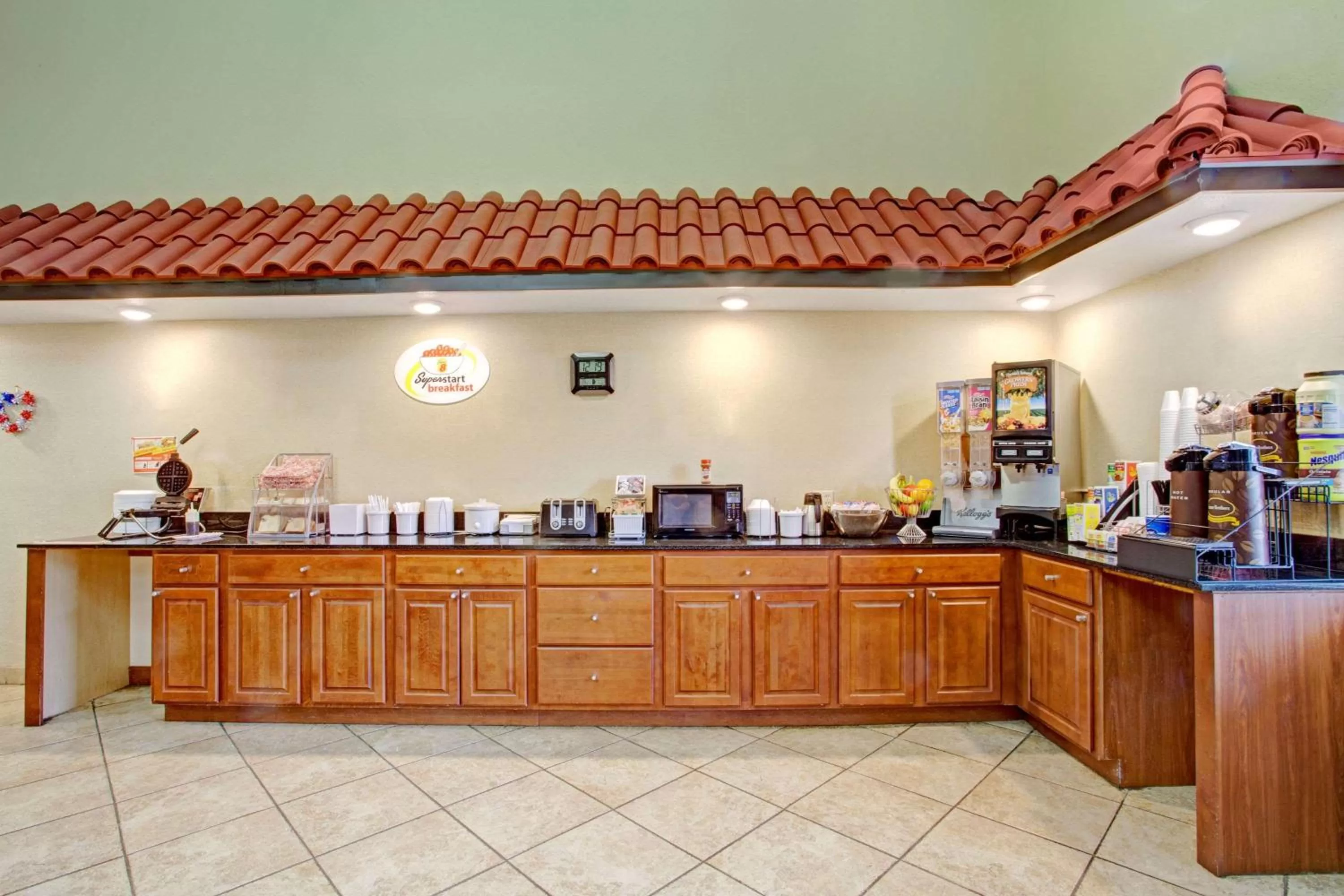 Restaurant/places to eat in Super 8 by Wyndham Forrest City AR