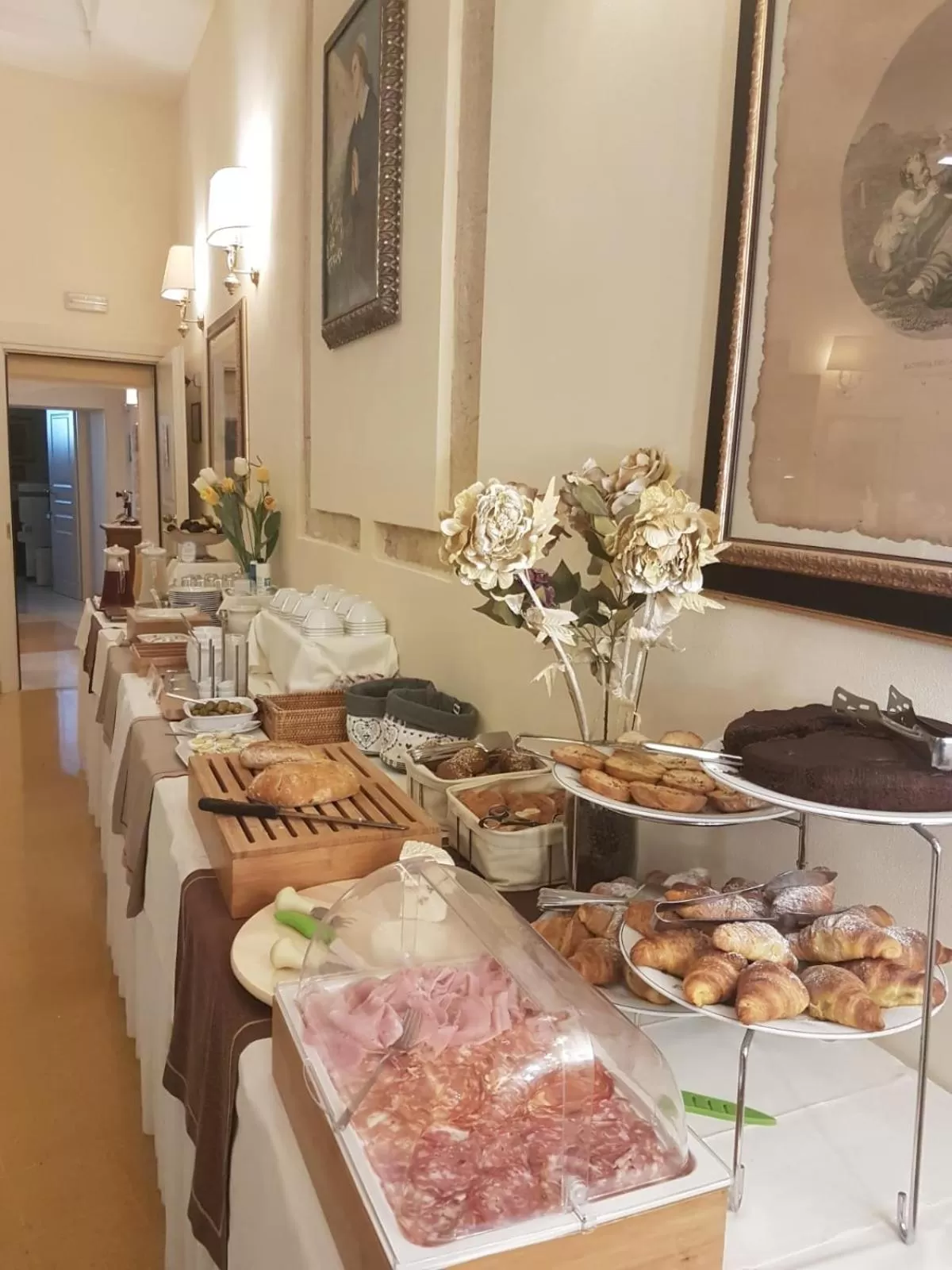 Food and drinks in Domus Mariae Albergo