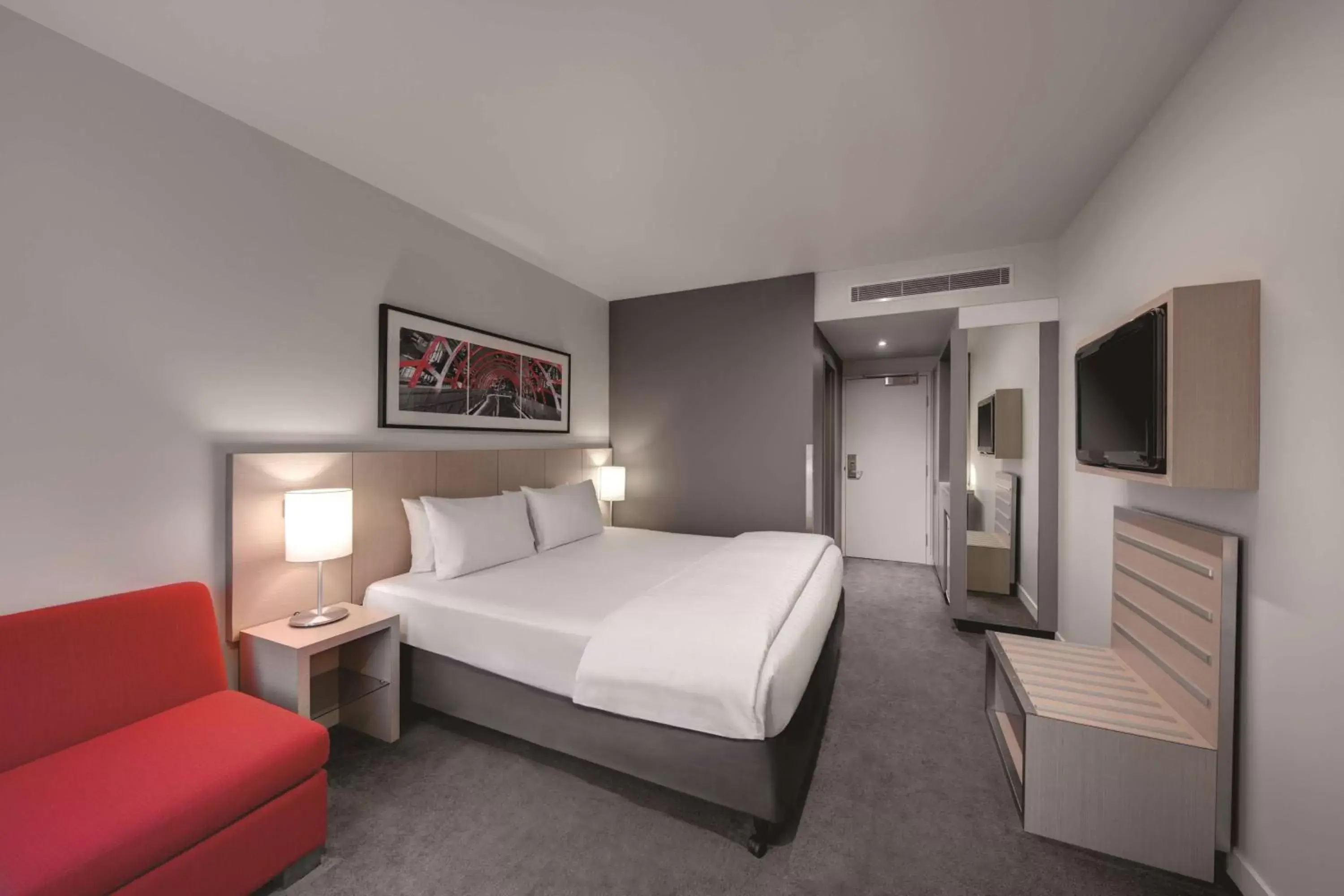 Corner Room King or Twin in Travelodge Hotel Melbourne Docklands Corner Room King or Twin in Travelodge Hotel Melbourne Docklands