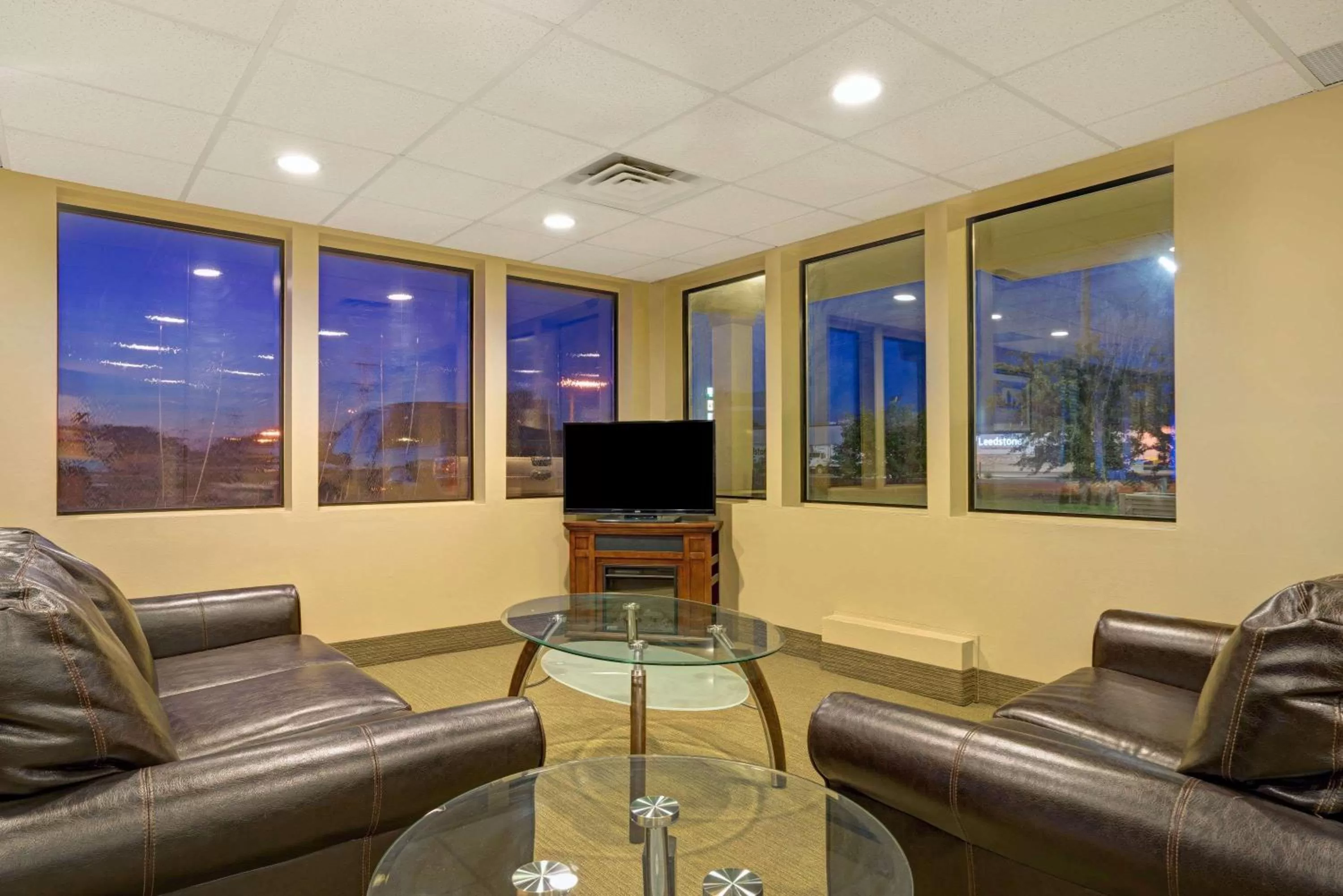 Lobby or reception in Super 8 by Wyndham Melrose