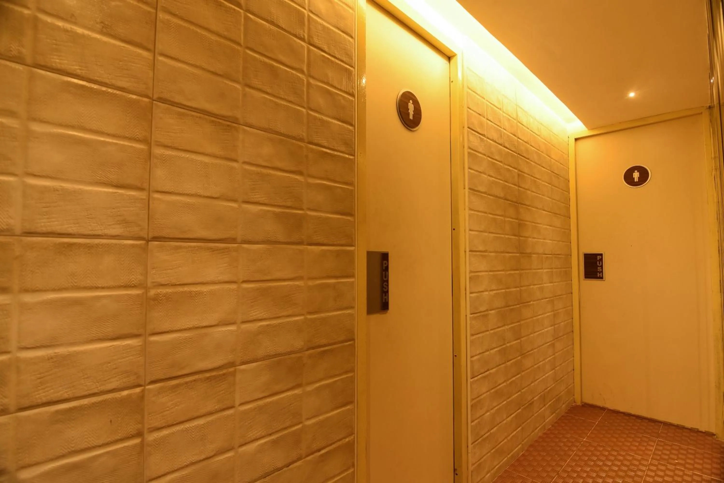 Toilet in Roopa Elite