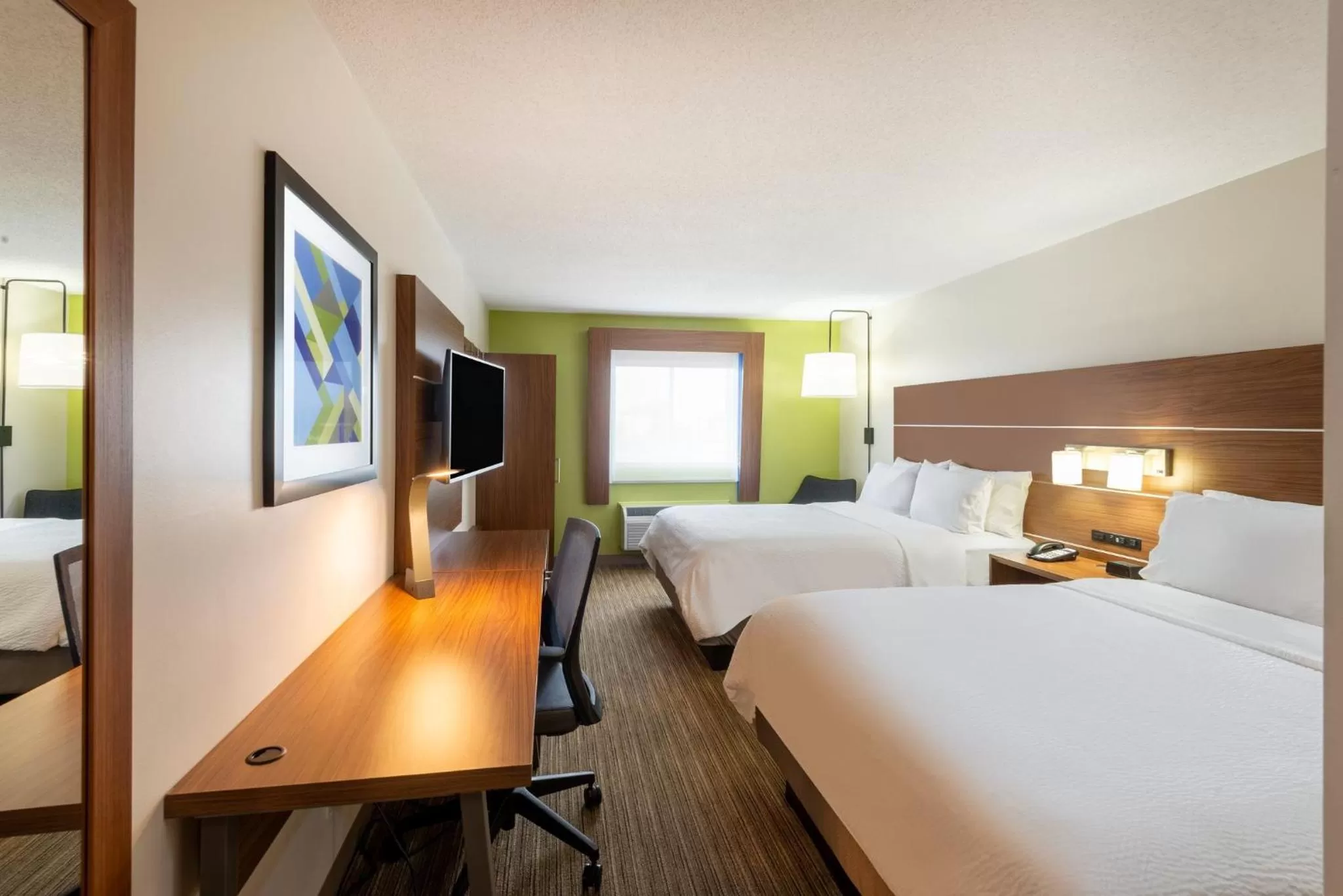Photo of the whole room, Bed in Holiday Inn Express Vermilion by IHG