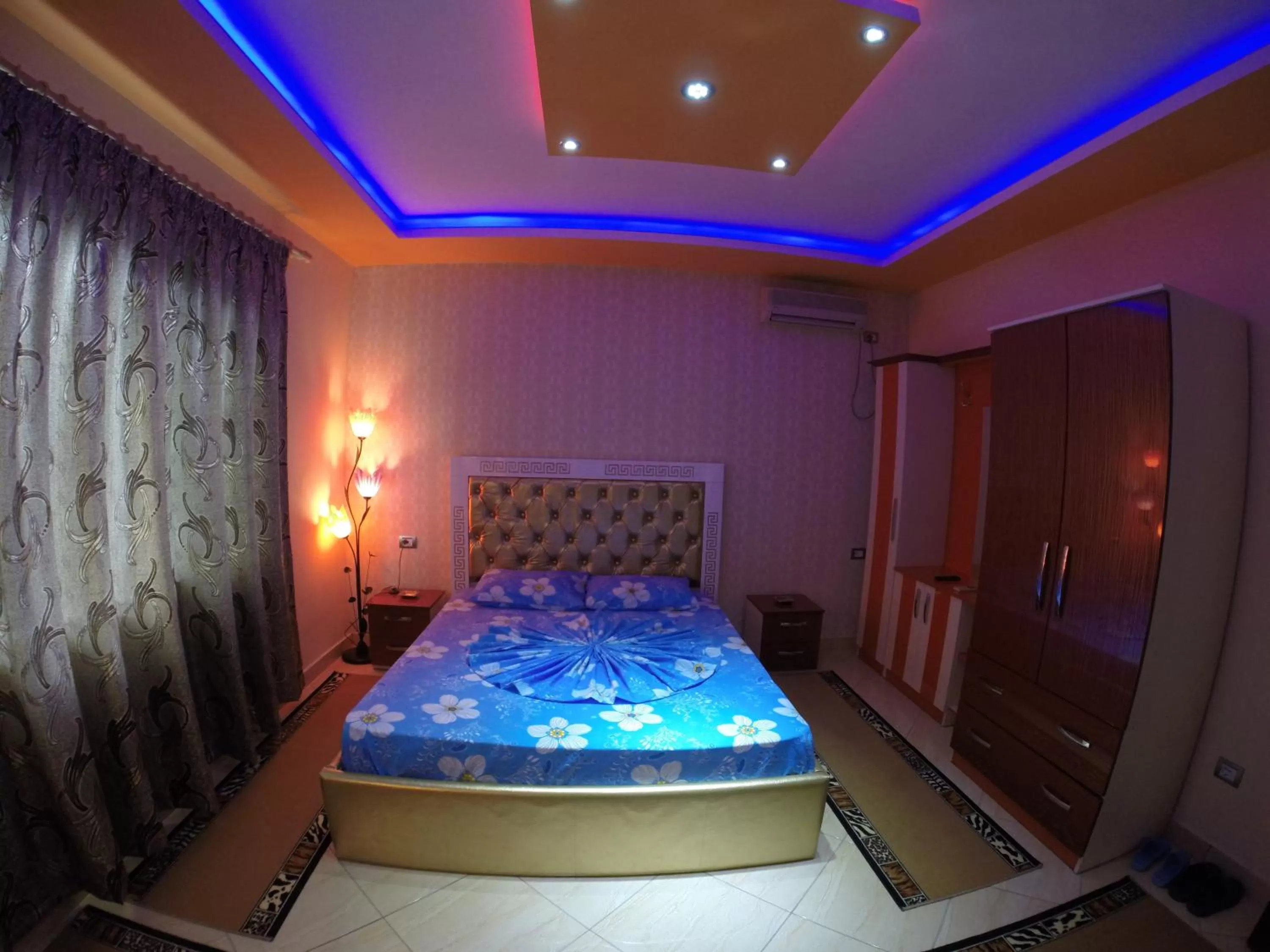 Bed in Hotel Buza