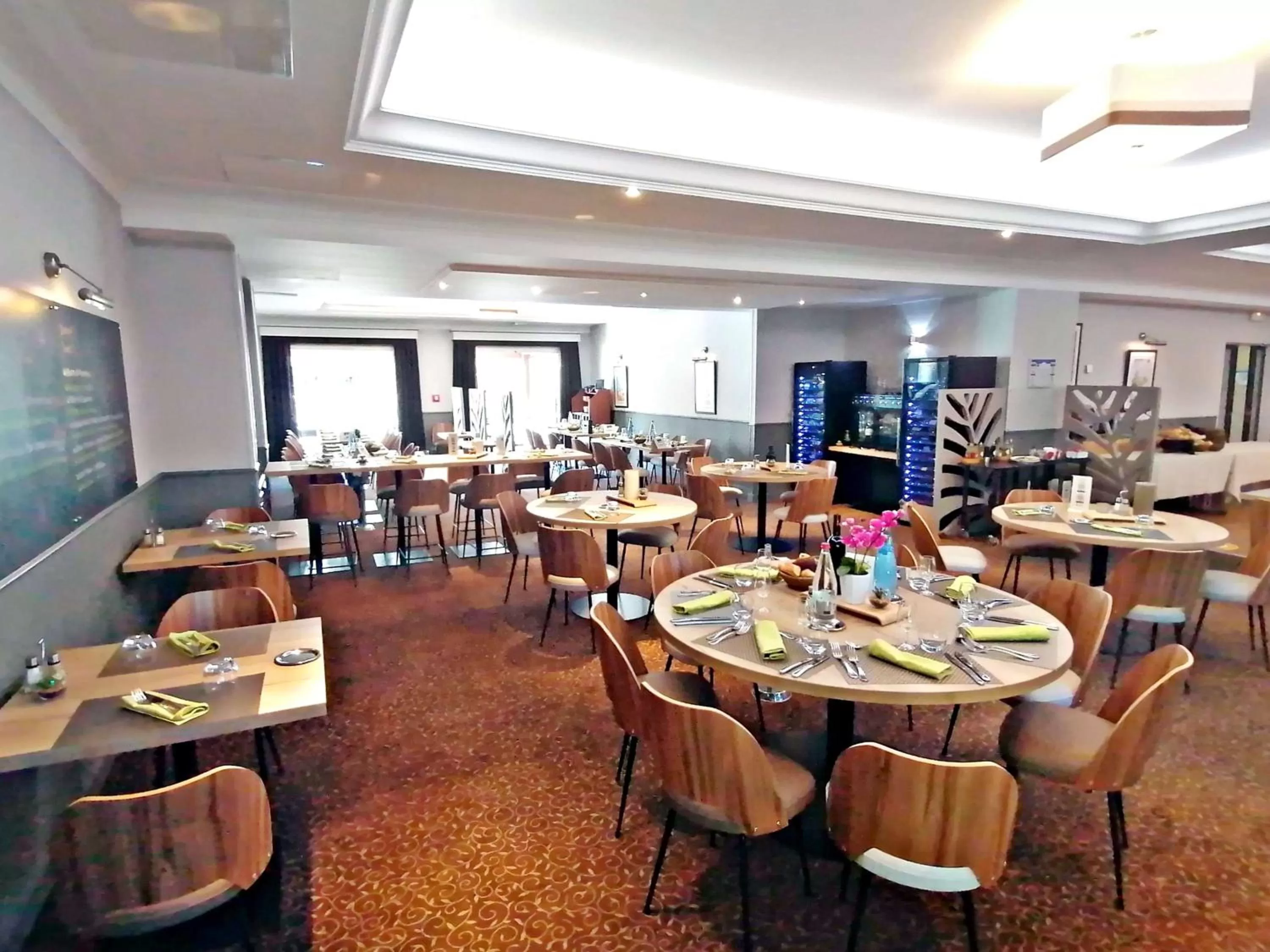 Restaurant/places to eat in Best Western Marseille Aeroport