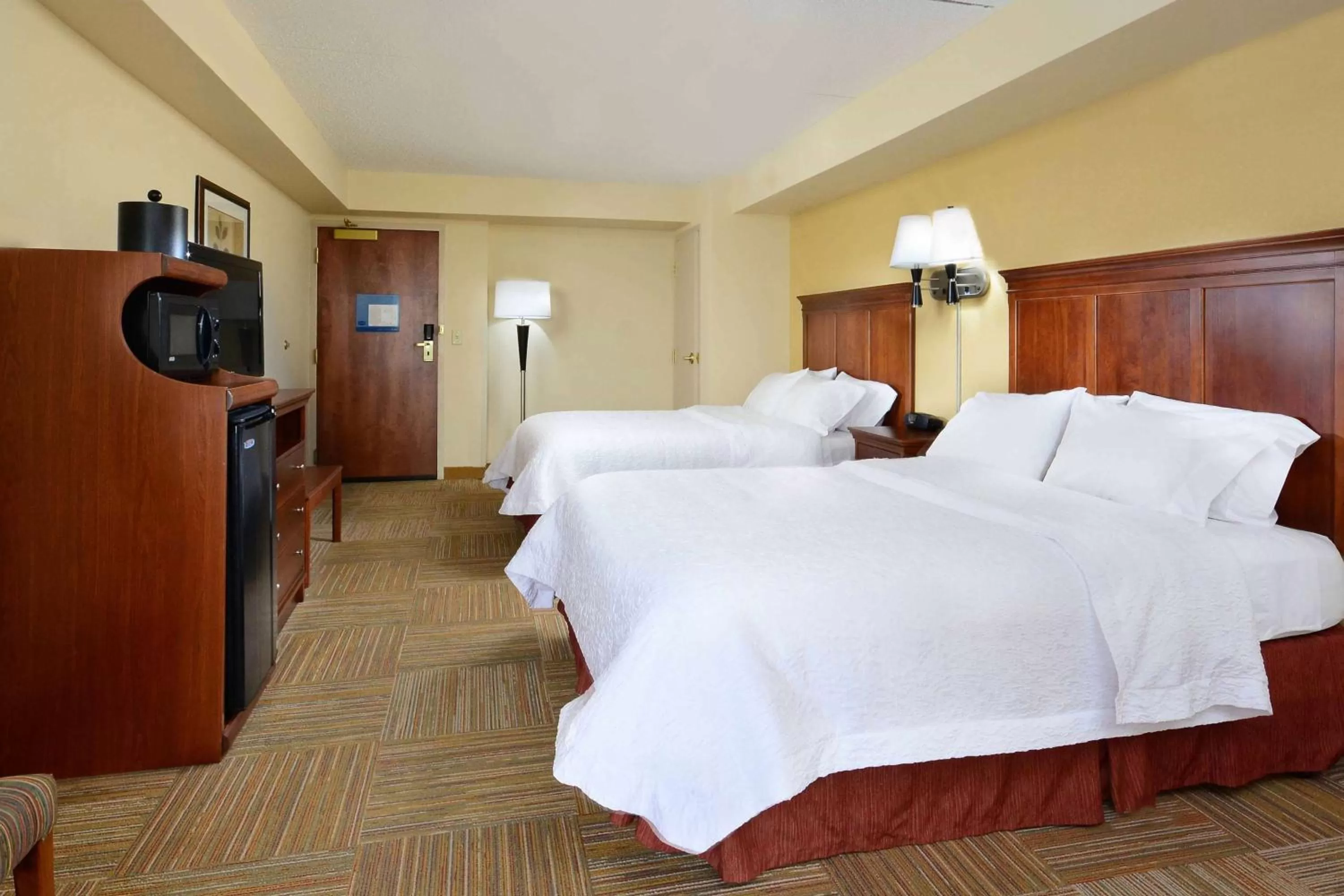 Bed in Hampton Inn Raleigh Capital Blvd North