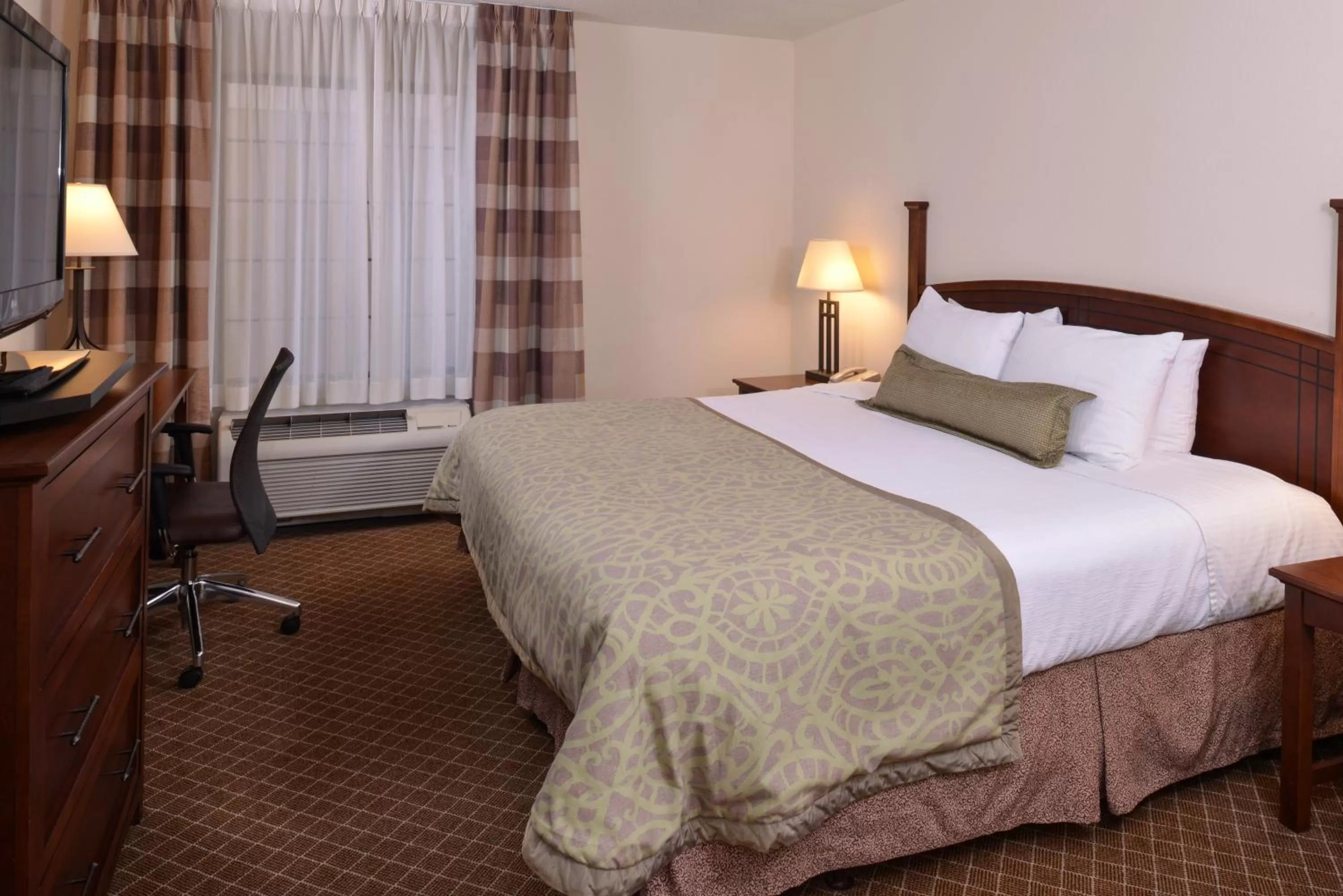 Queen Studio in Staybridge Suites Indianapolis-Airport, an IHG Hotel