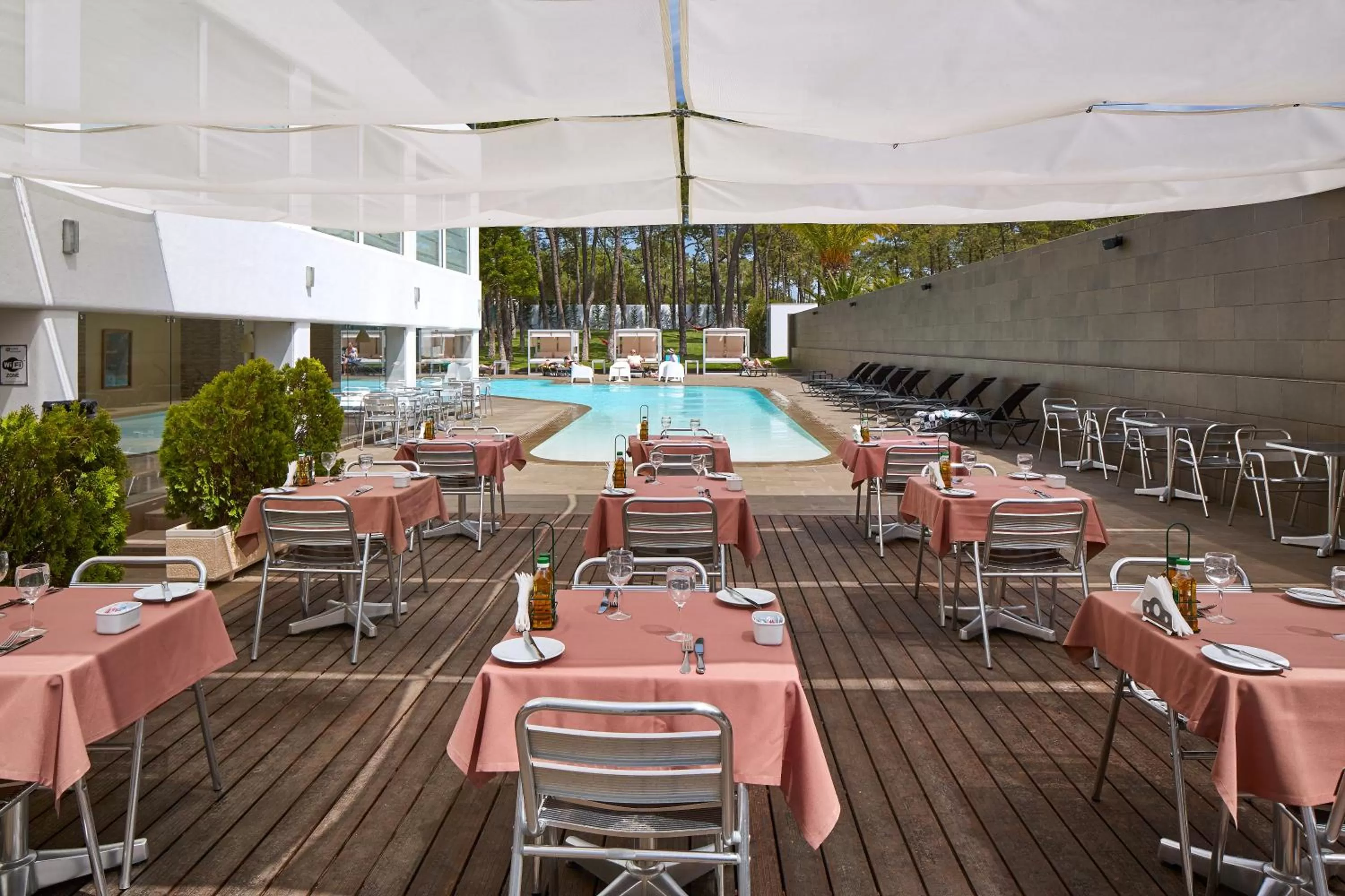 Food and drinks in Alcazar Hotel & SPA