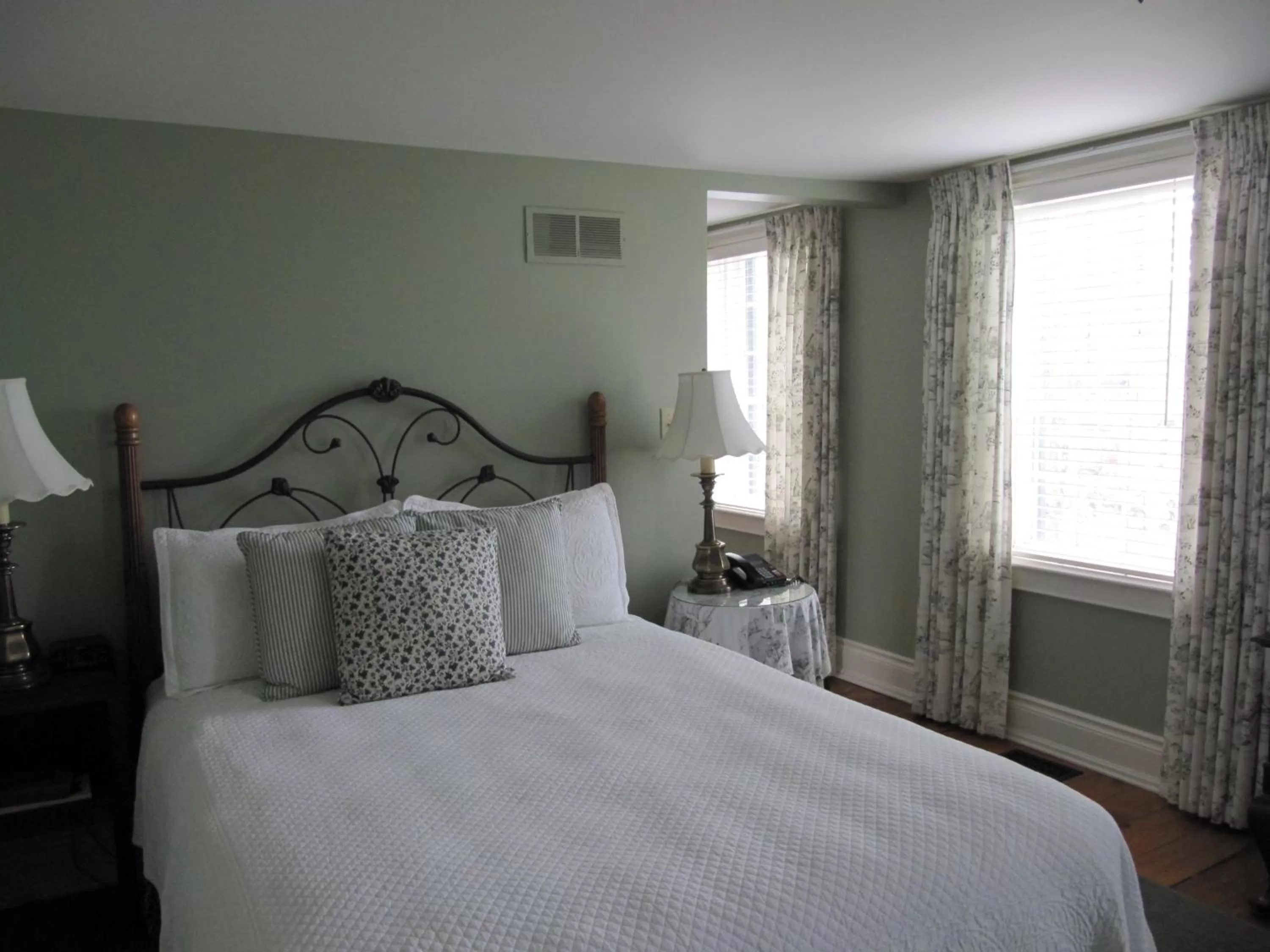 Bed in Inn On The Twenty