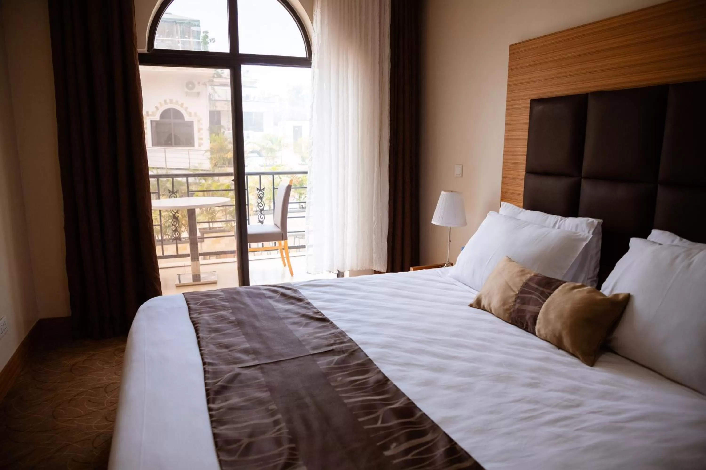 Bed in Ndaru Luxury Suites