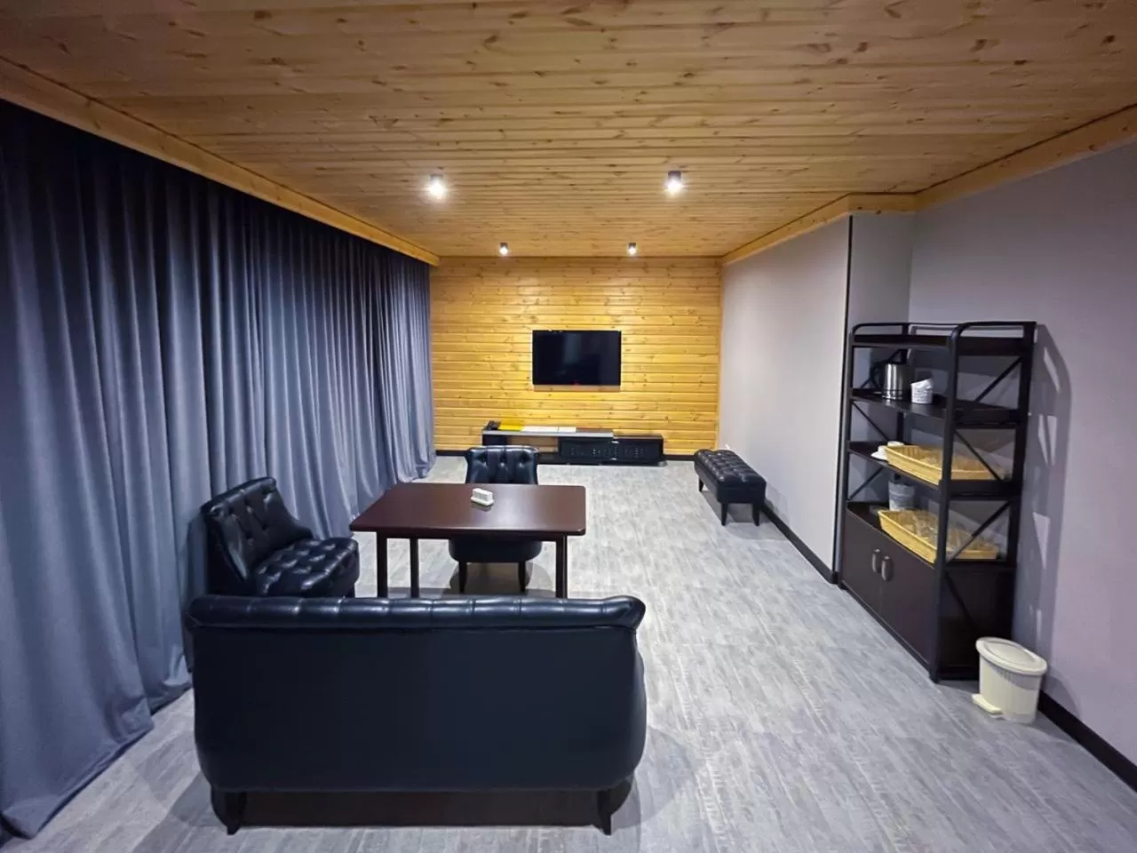 Sauna in "Rush Hotel"