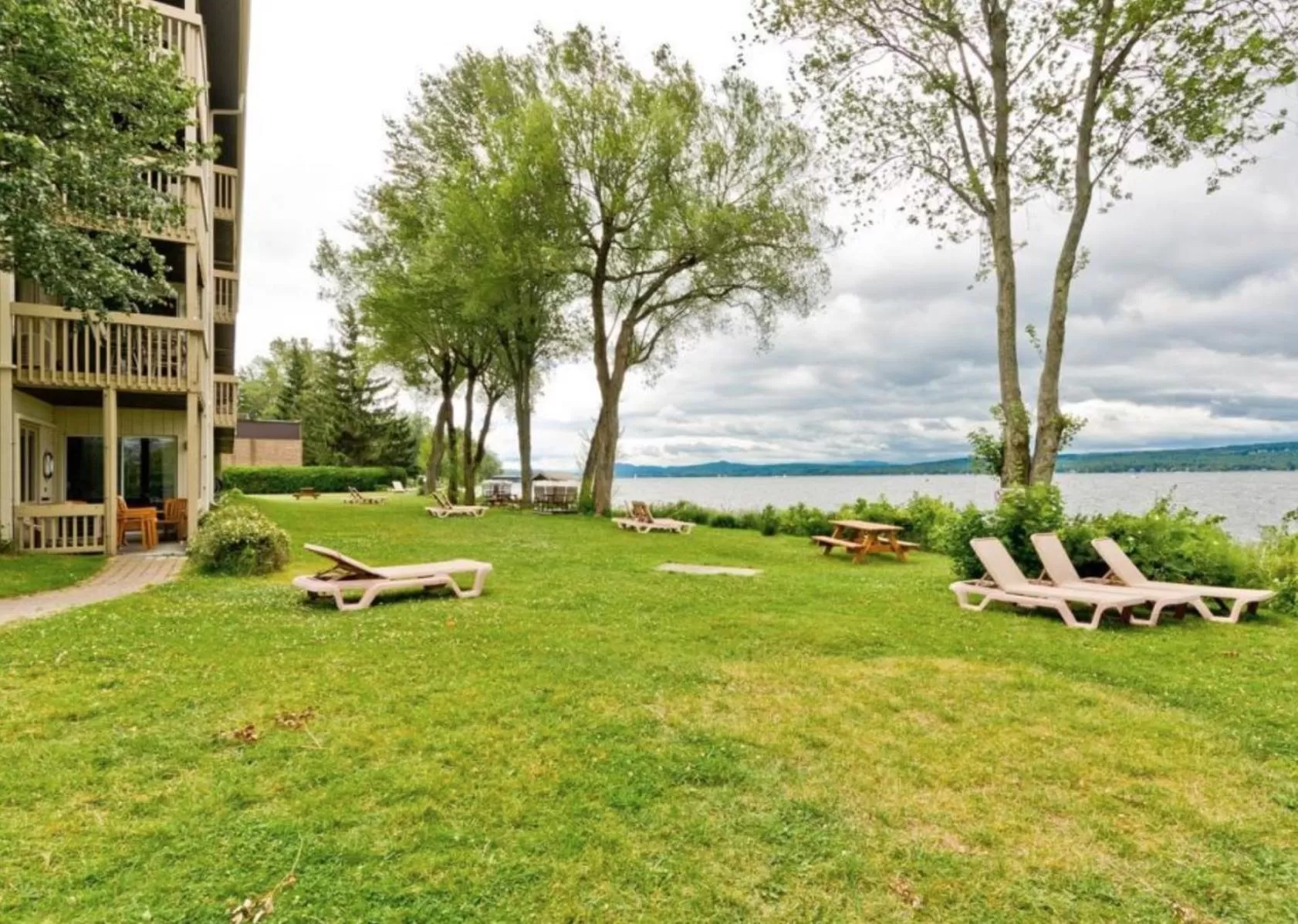 Natural landscape in Magog Waterfront Condo