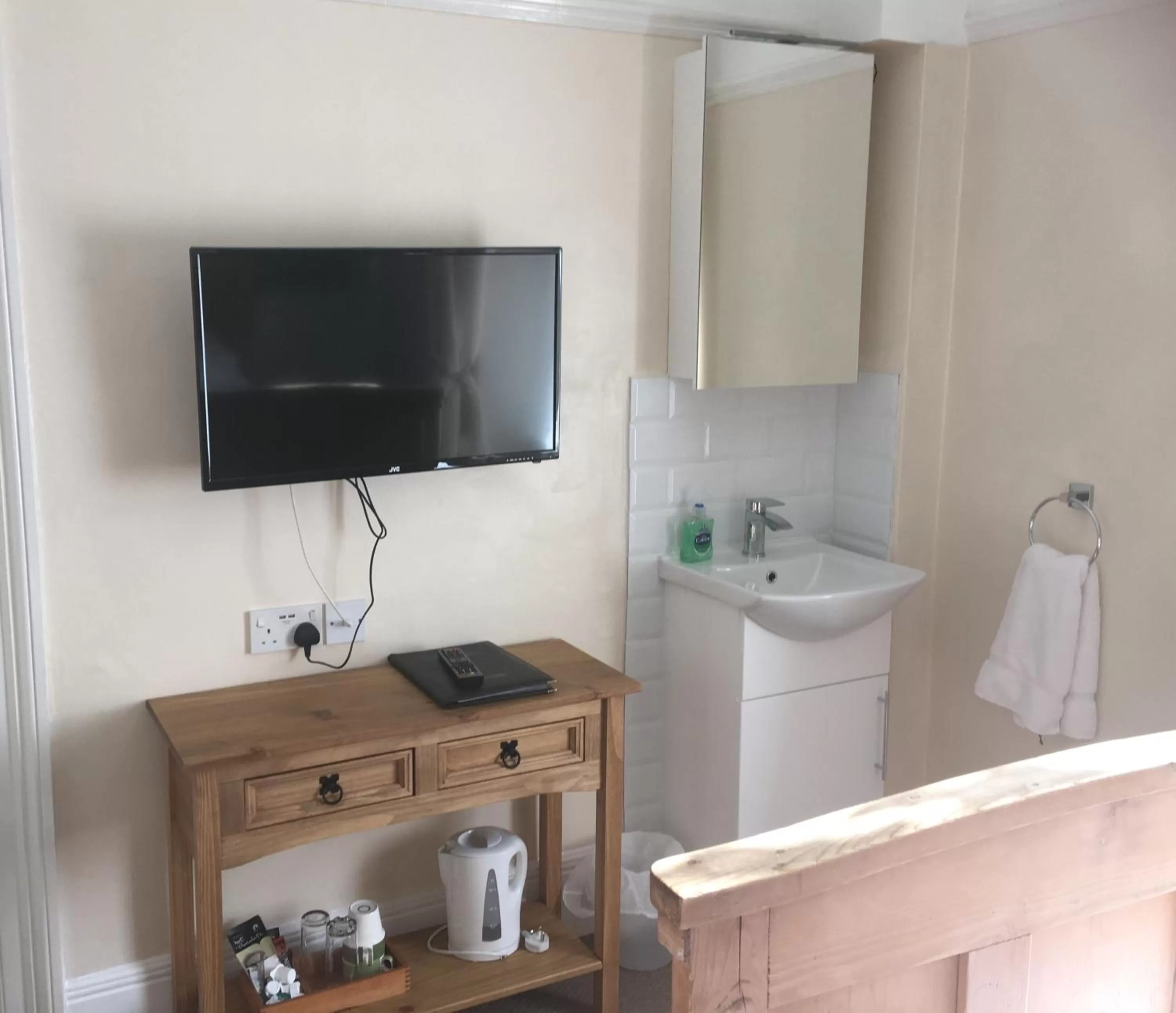 Bedroom, TV/Entertainment Center in Mairs Bed and Breakfast.