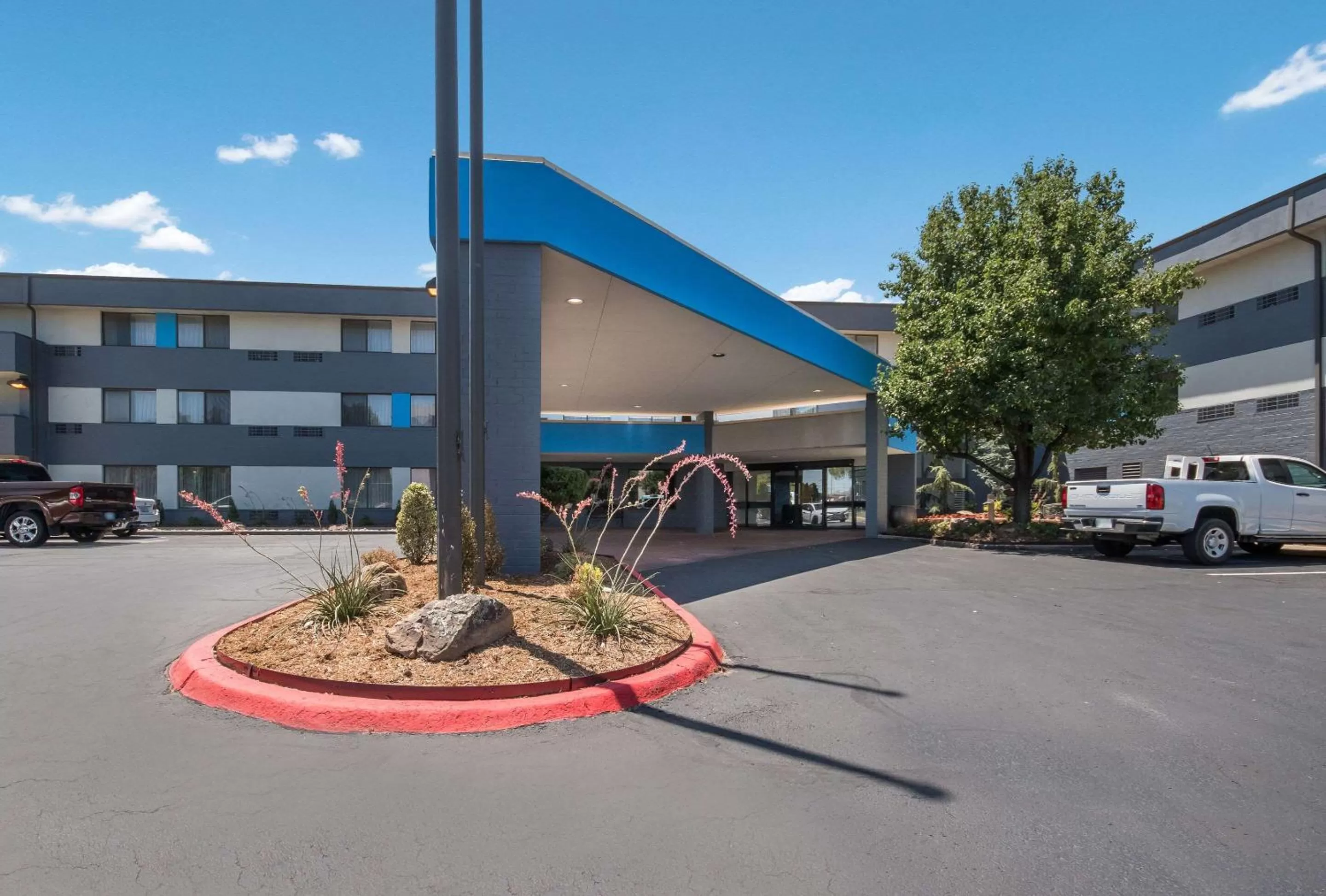 Property building in Clarion Pointe OKC Airport