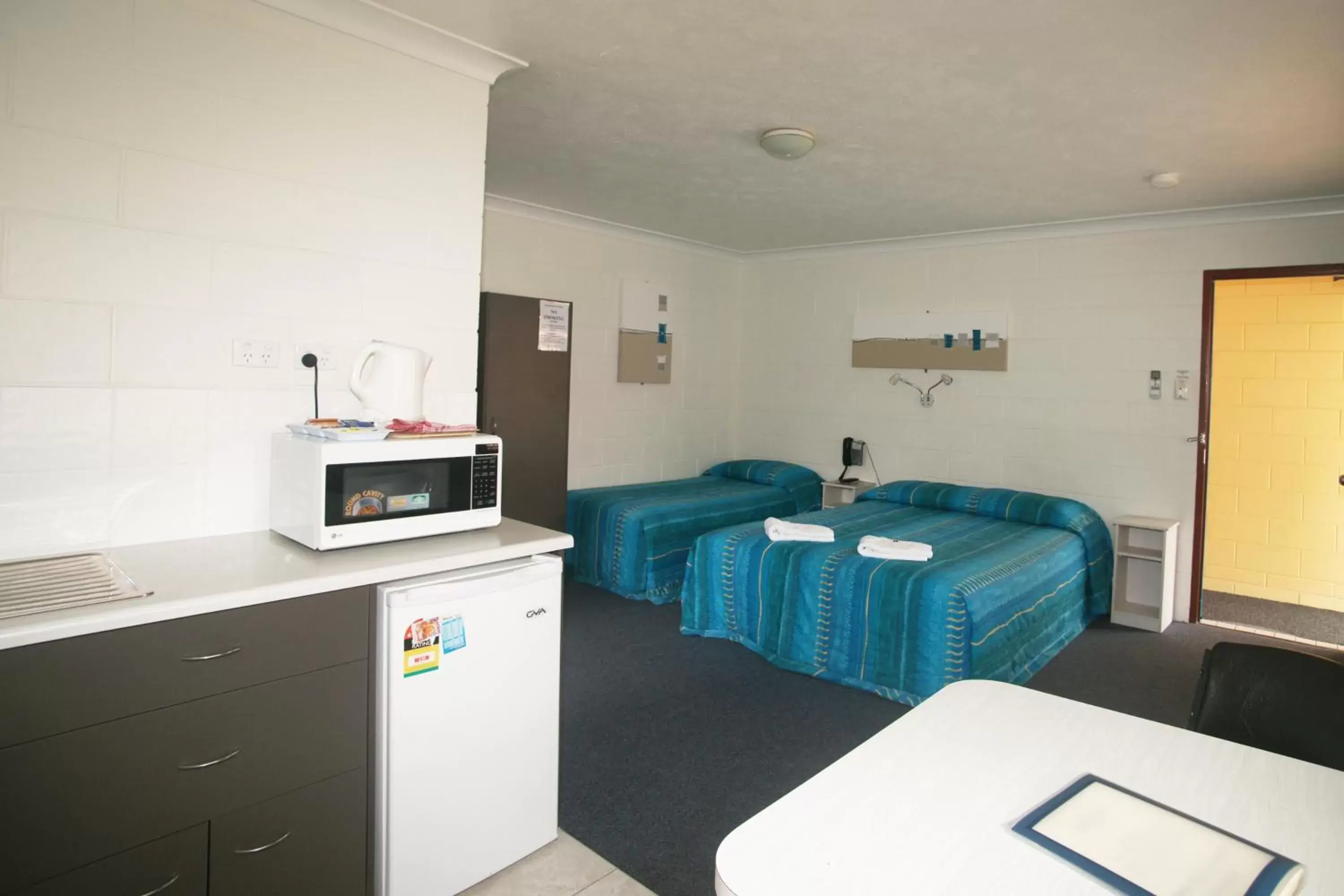 Triple Room in Cedar Lodge Motel Triple Room in Cedar Lodge Motel