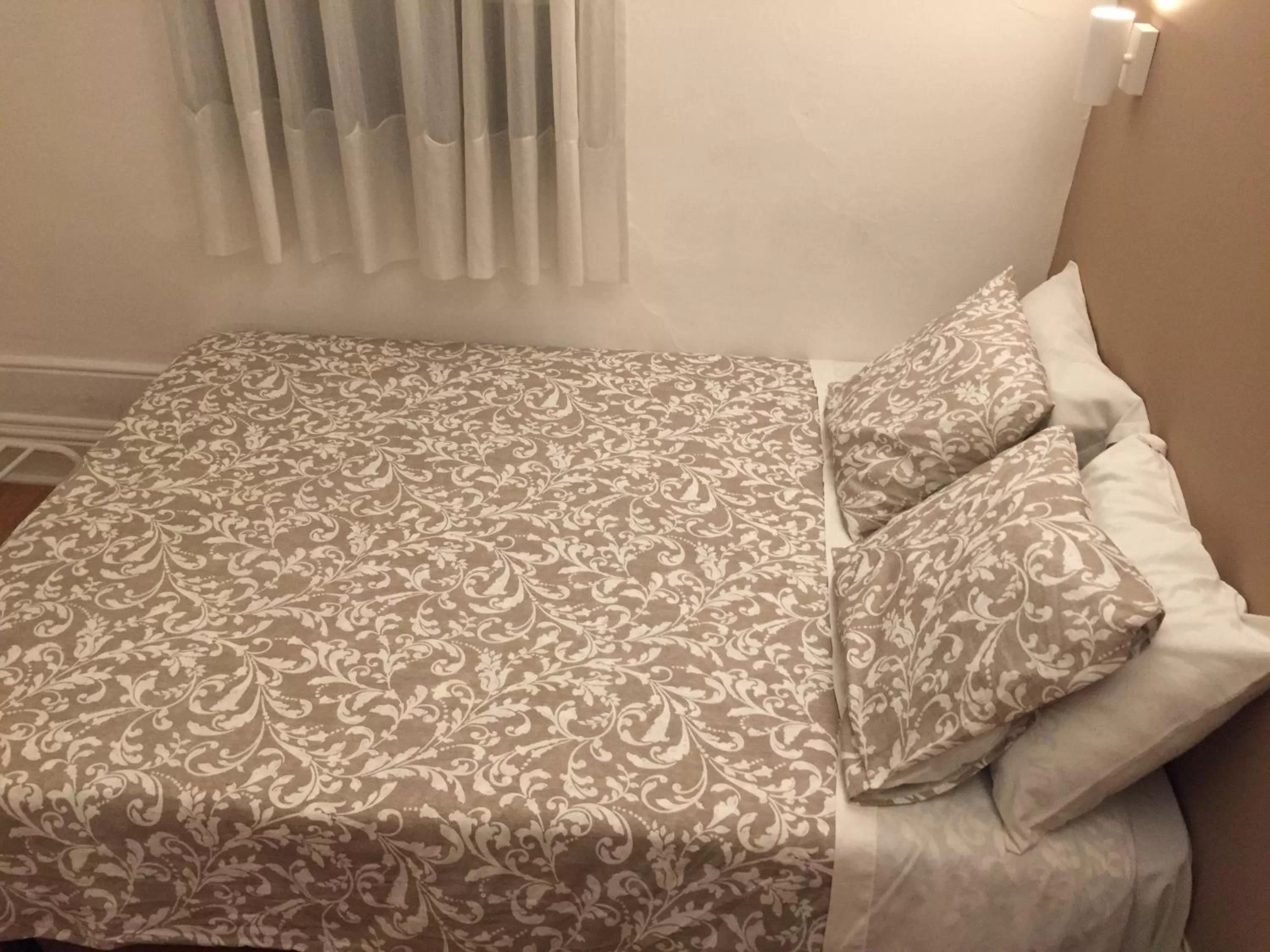 Bed in Lira Guest House B&B