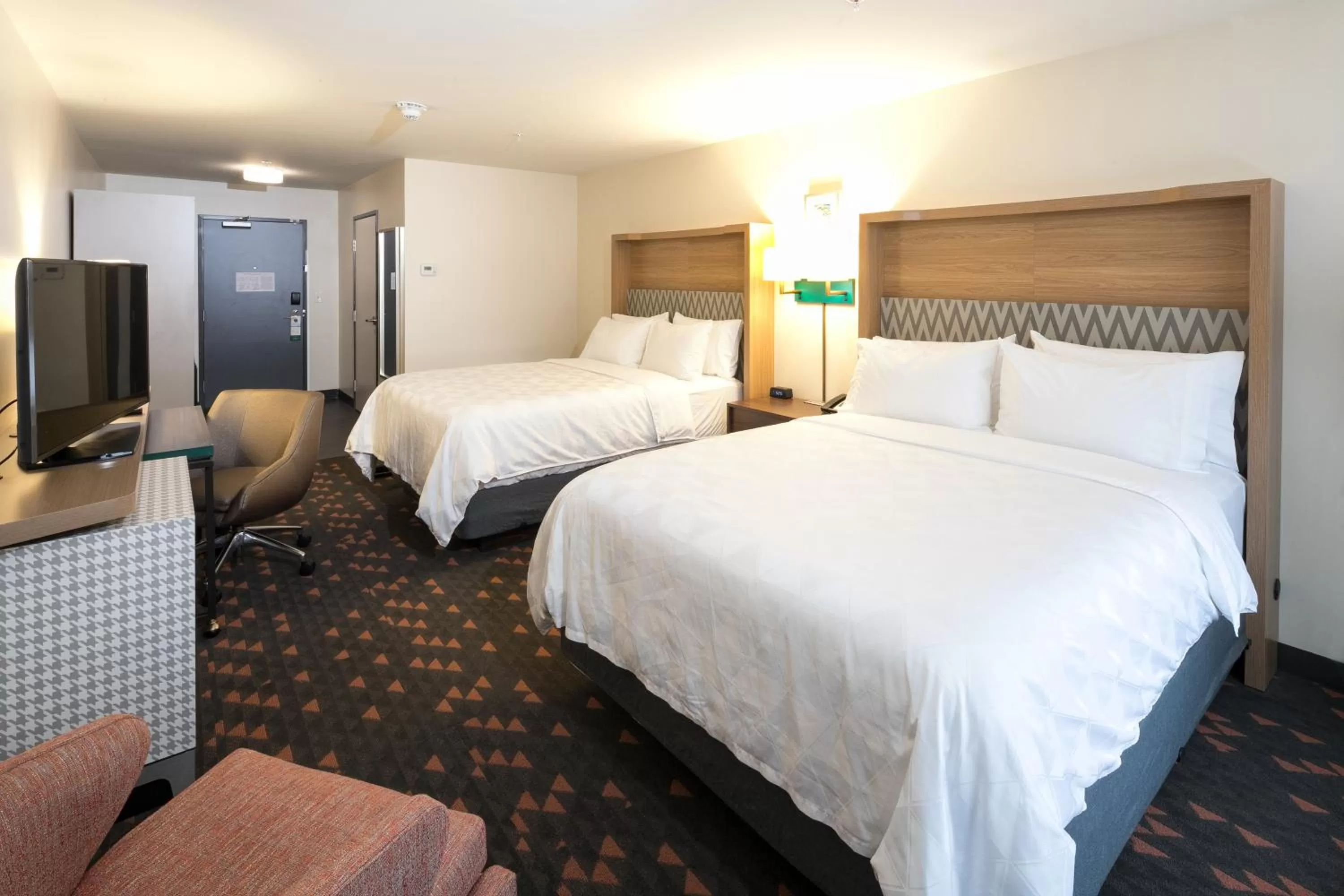 Photo of the whole room, Bed in Holiday Inn Hotel & Suites - Mount Pleasant by IHG