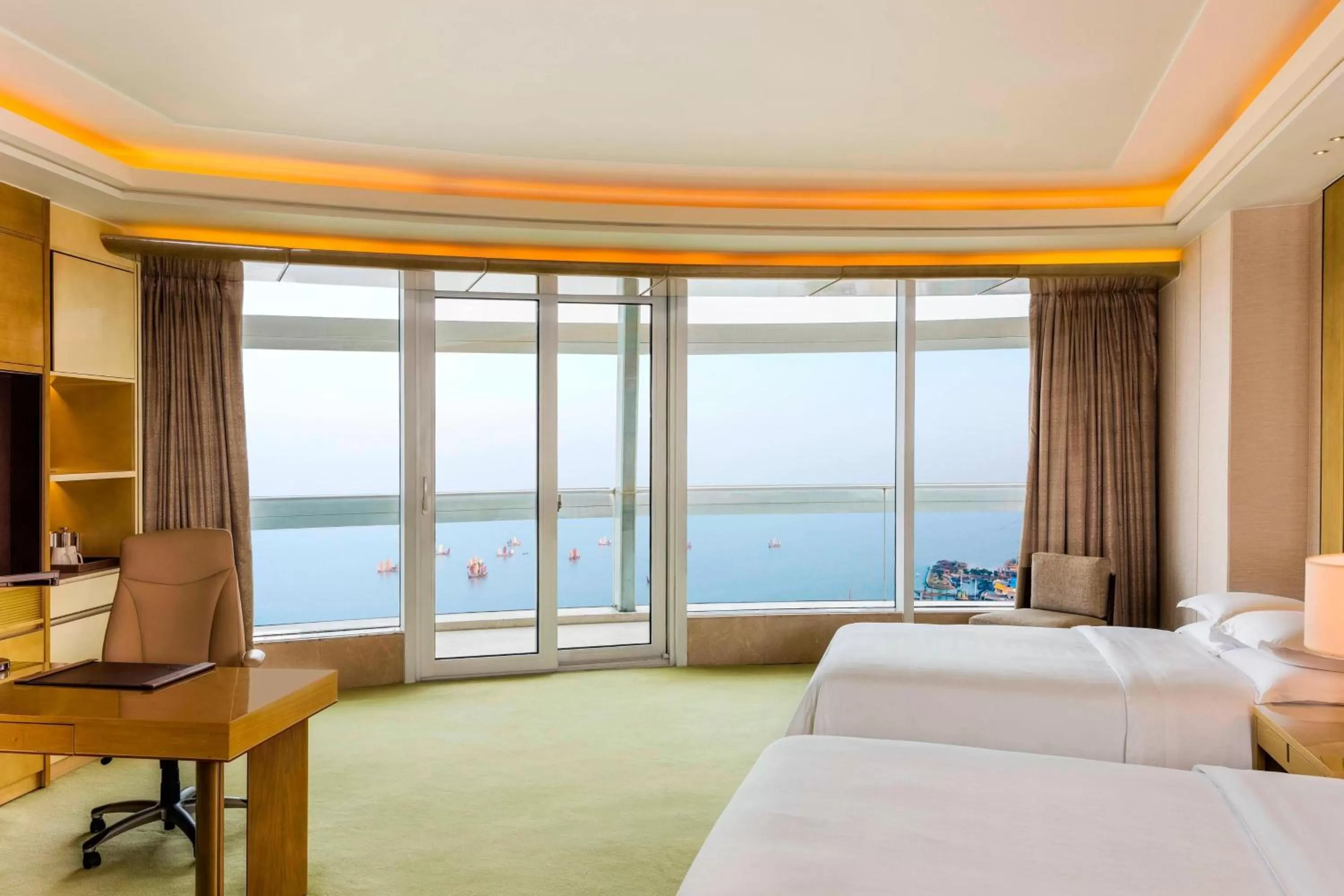 Bedroom in Sheraton Huzhou Taihu Lake Hot Spring Resort & Spa