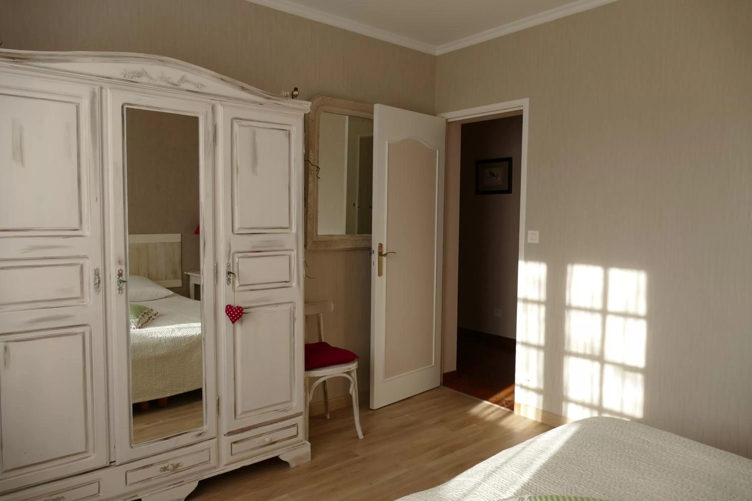 Photo of the whole room, Bed in Le Clos des Perraudières