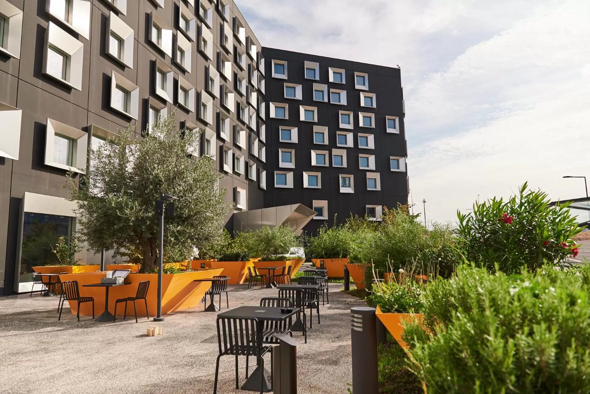 Facade/entrance in INNSiDE by Meliá Paris Charles de Gaulle Airport