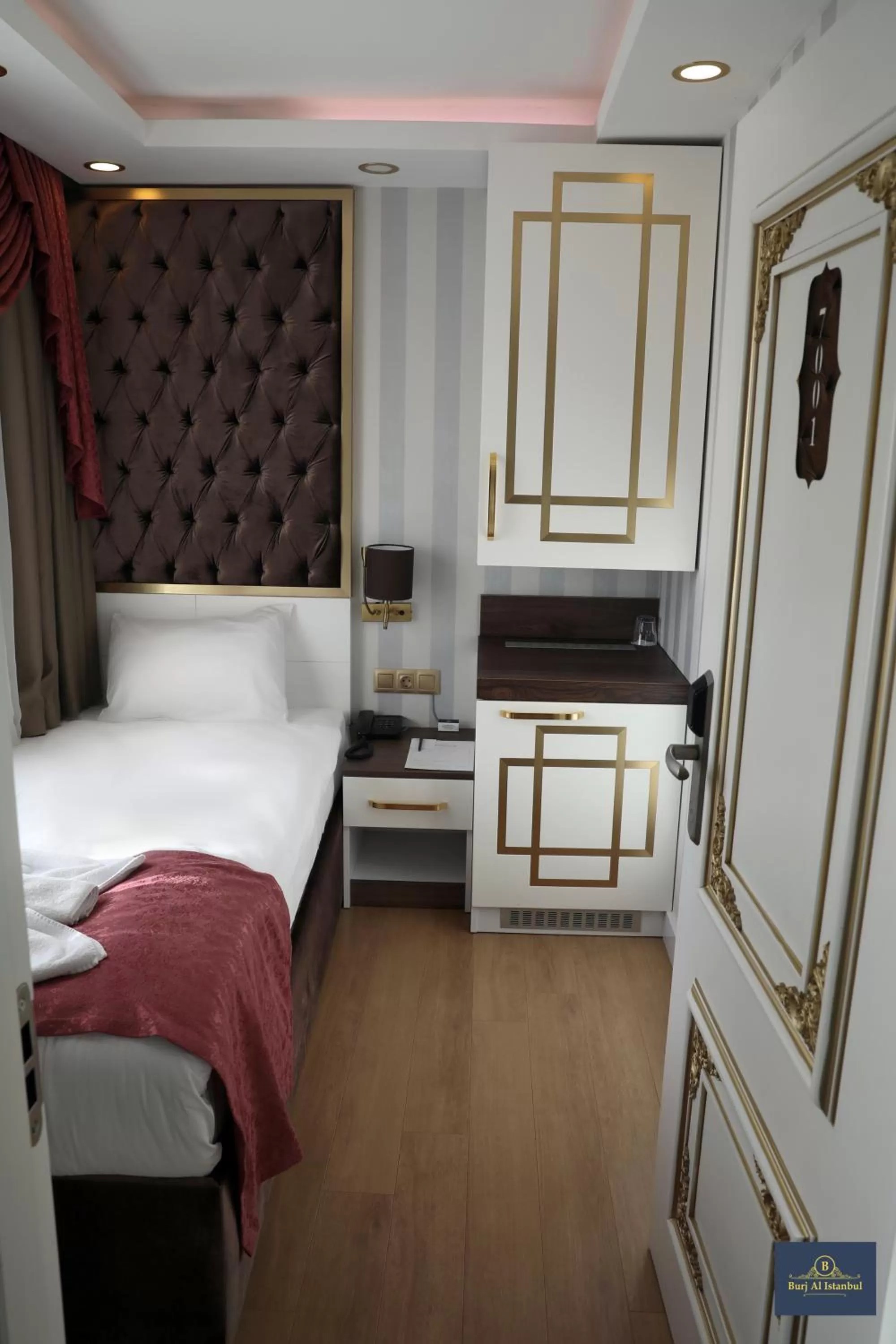 Photo of the whole room, Bed in Burj Al Istanbul