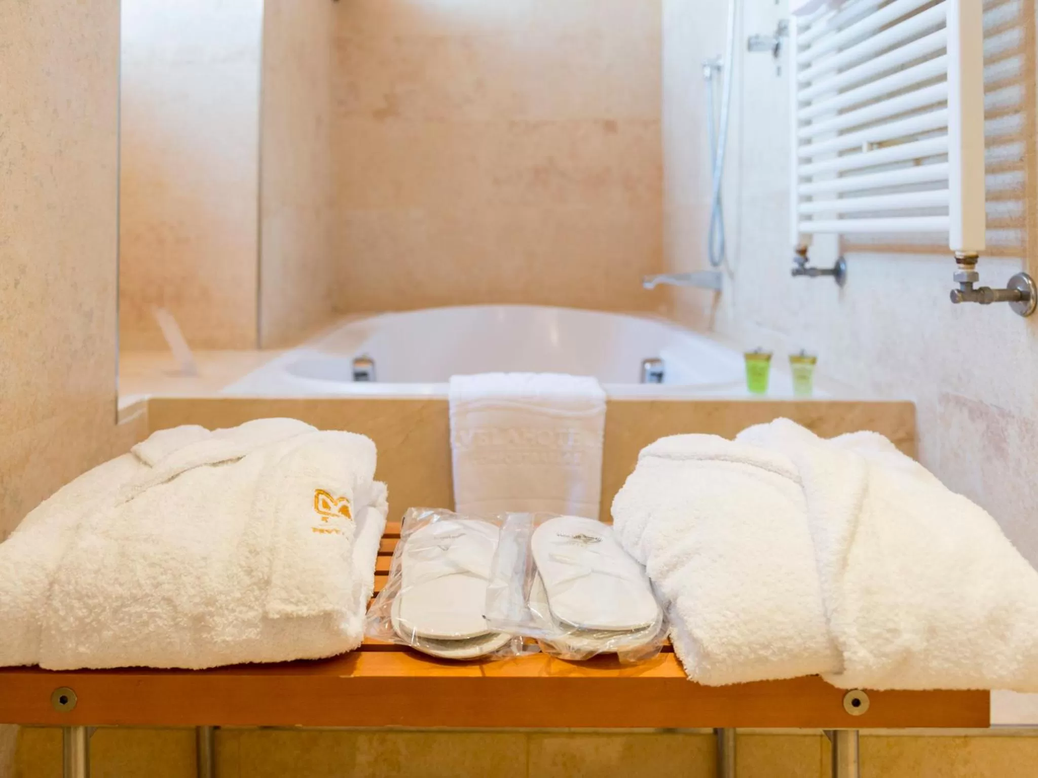 Hot Tub in Hotel Fruela