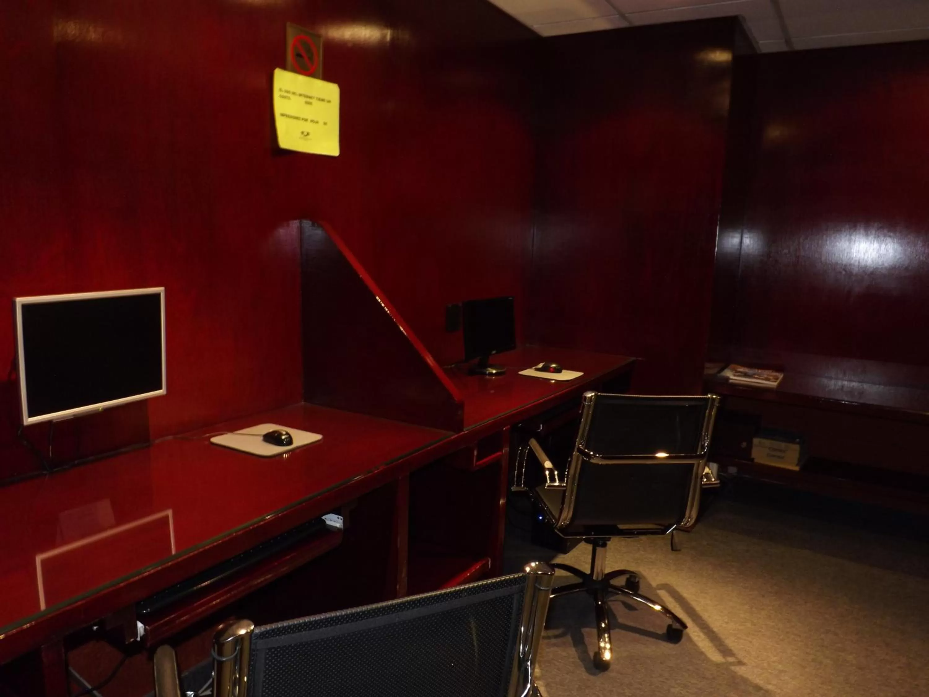 Business facilities in Pedregal Palace