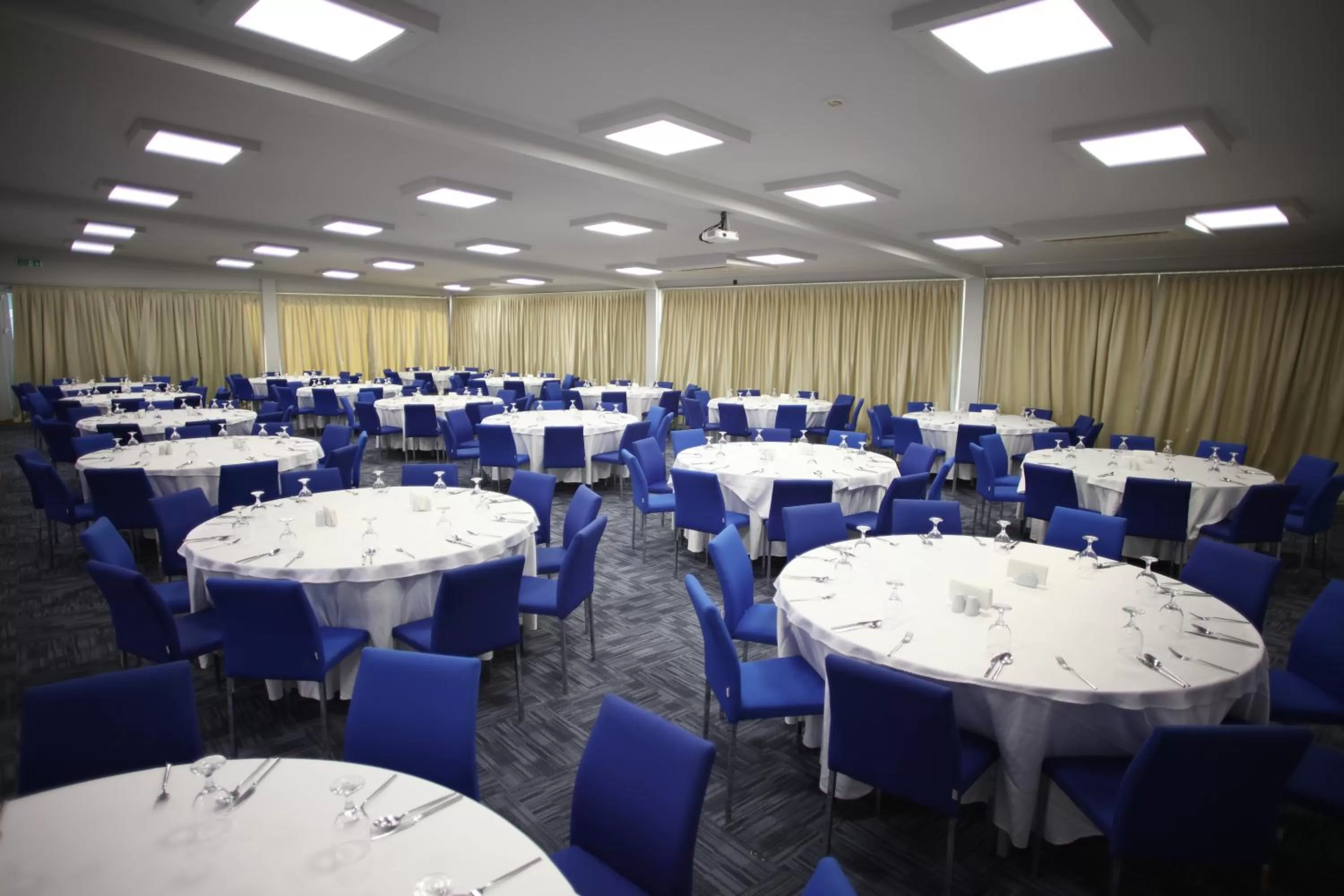 Meeting/conference room in Holiday Inn Express Manisa-West by IHG