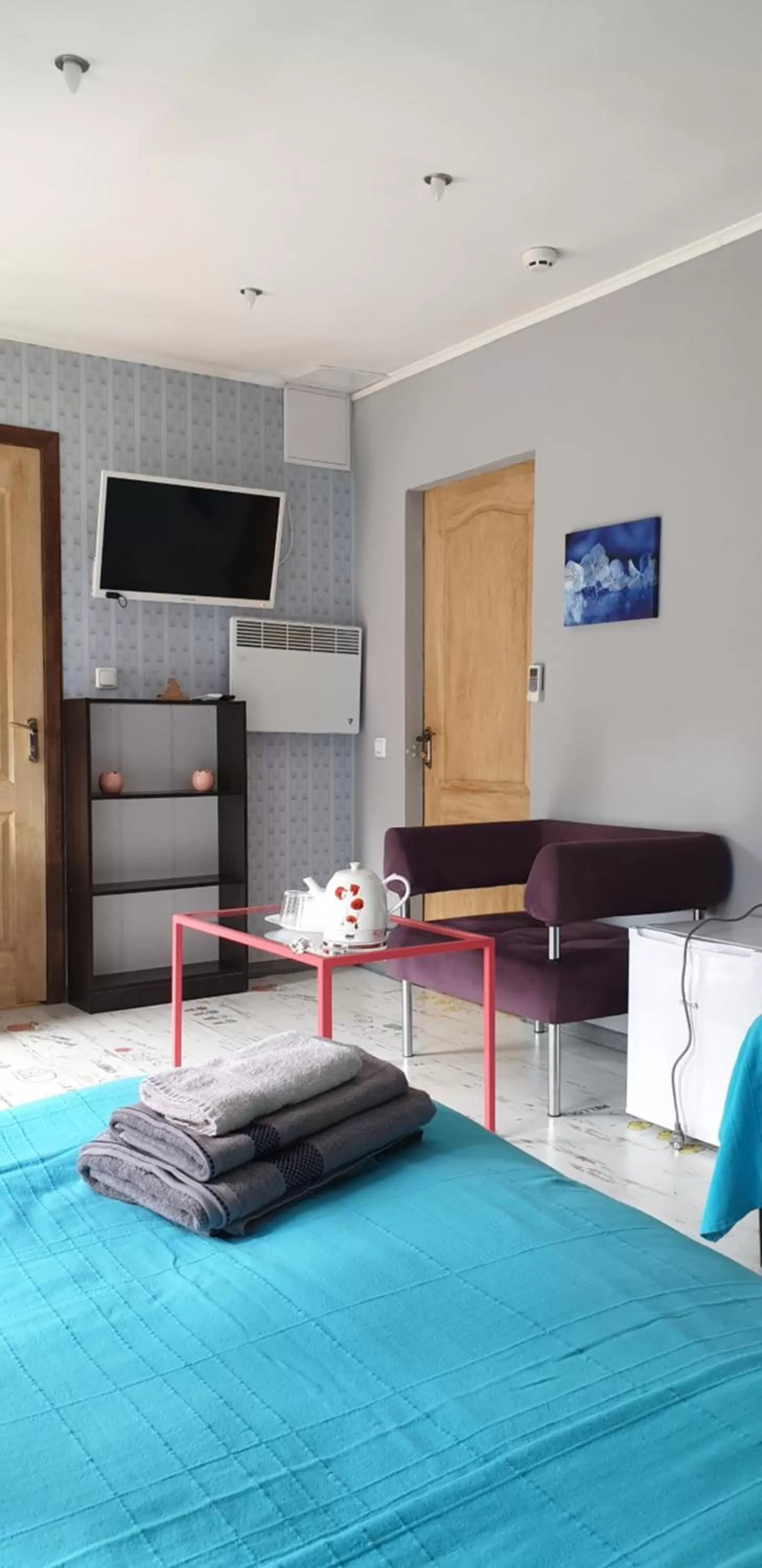 Communal lounge/ TV room in YELLOW UNLIMITED HOTEL 4